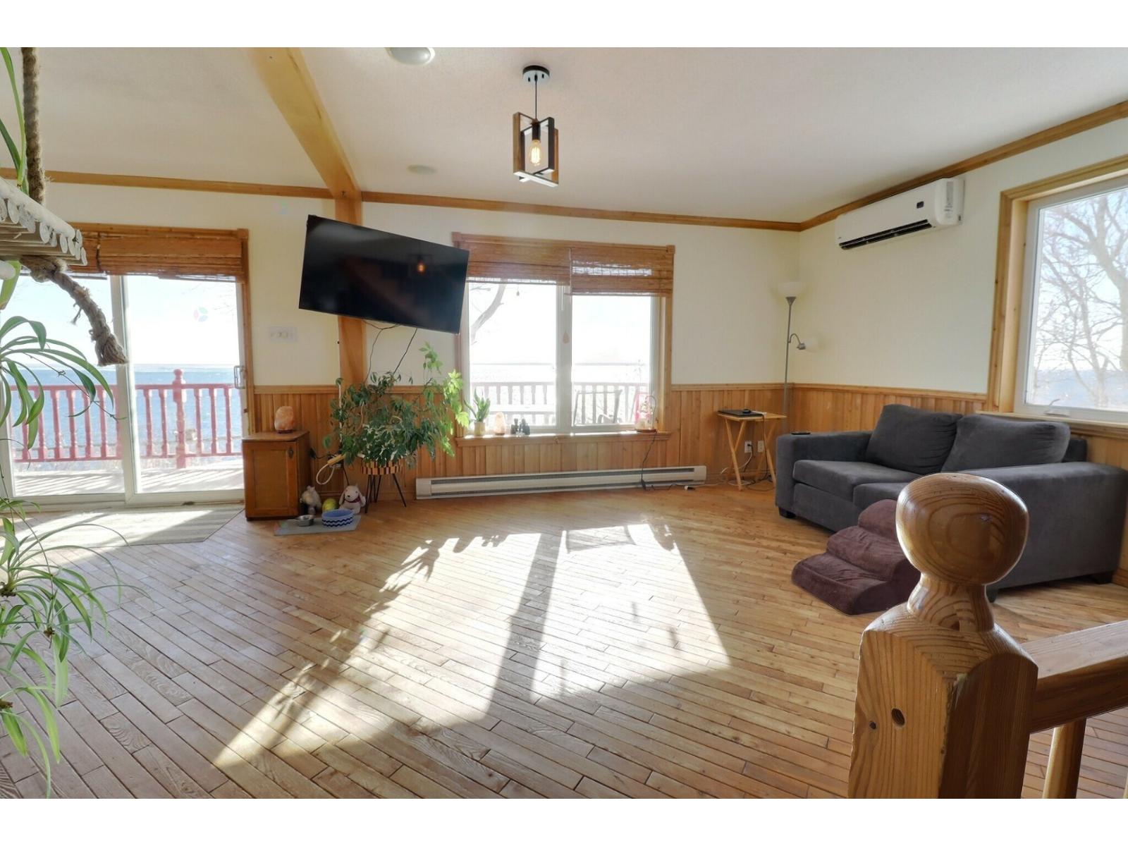 226 Boul. Perron E. Property Photo 5