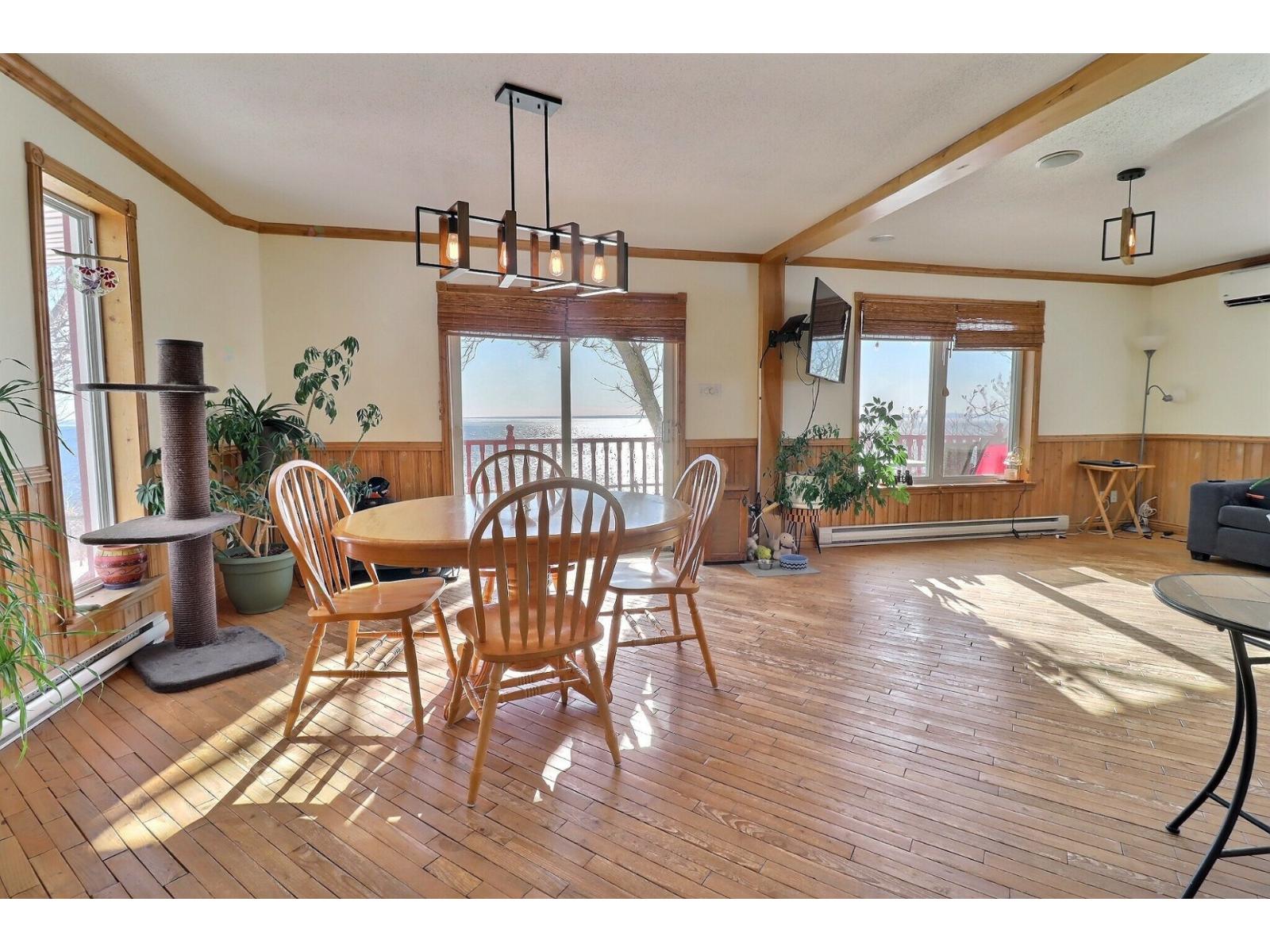226 Boul. Perron E. Property Photo 6