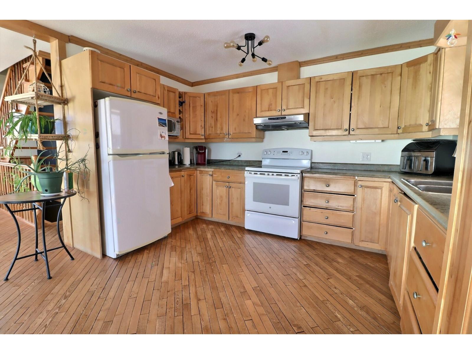 226 Boul. Perron E. Property Photo 8