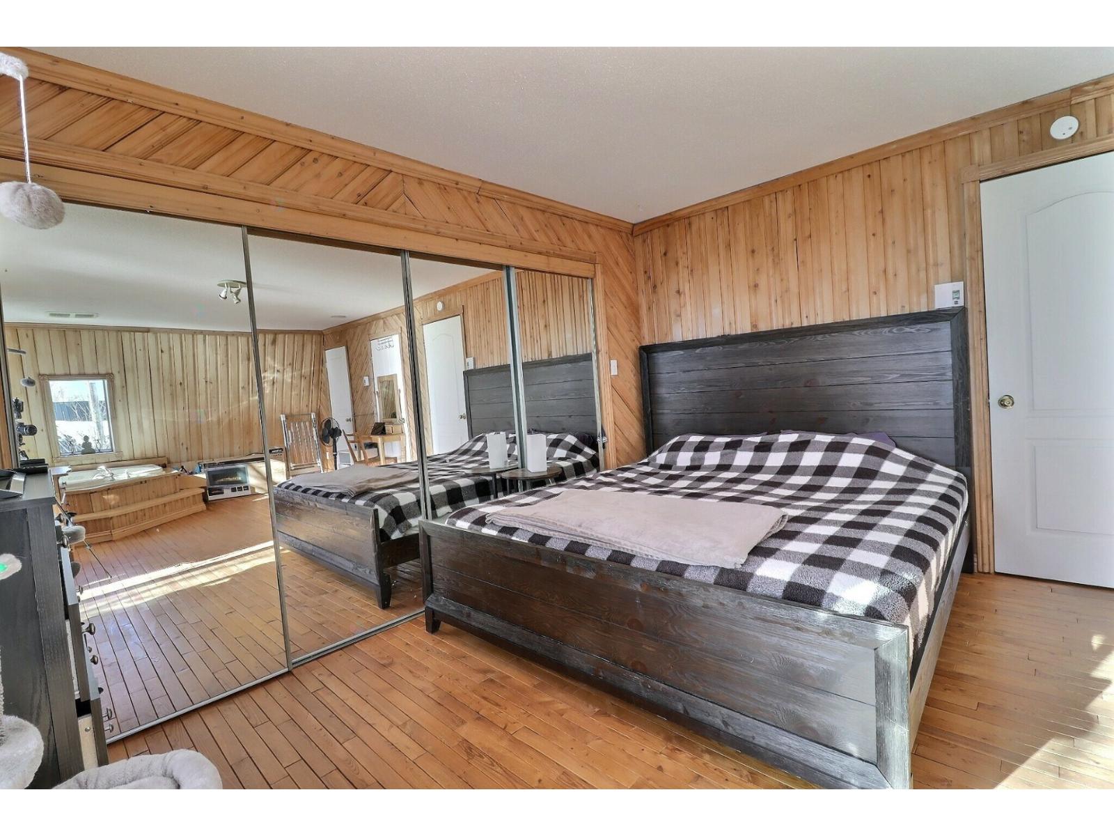 226 Boul. Perron E. Property Photo 12