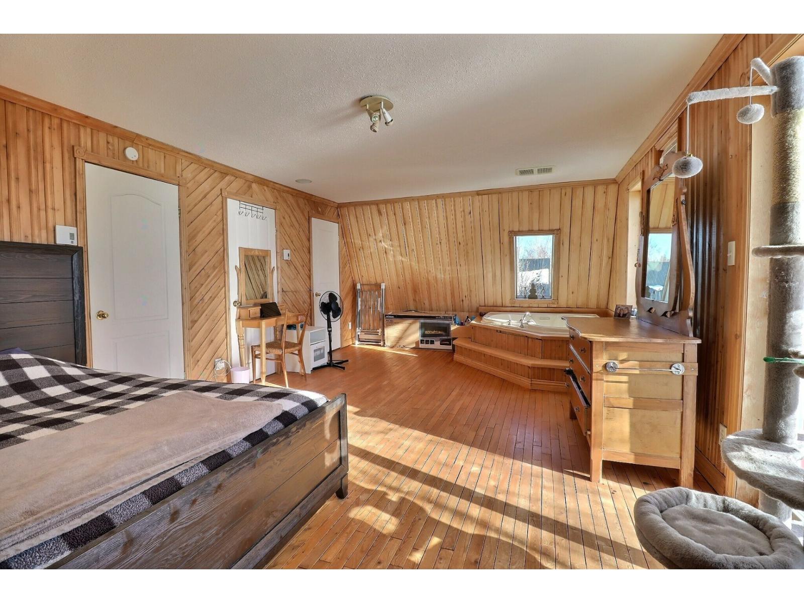 226 Boul. Perron E. Property Photo 14