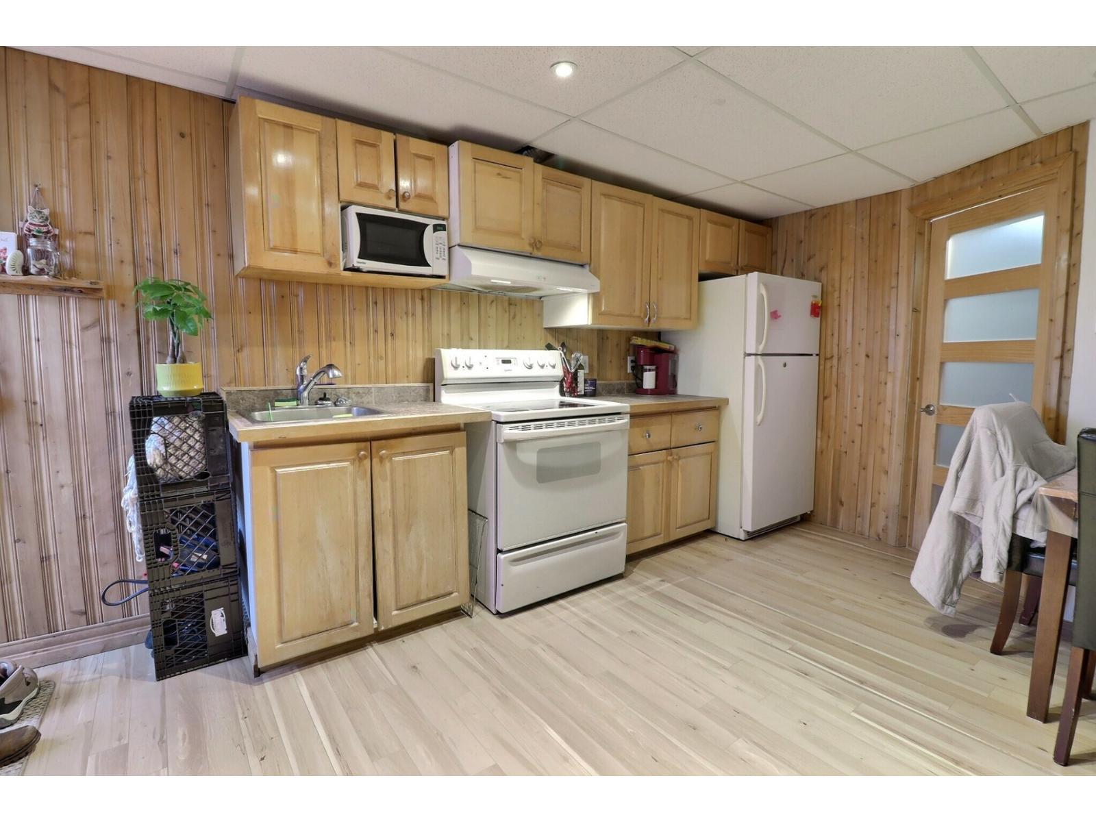 226 Boul. Perron E. Property Photo 18