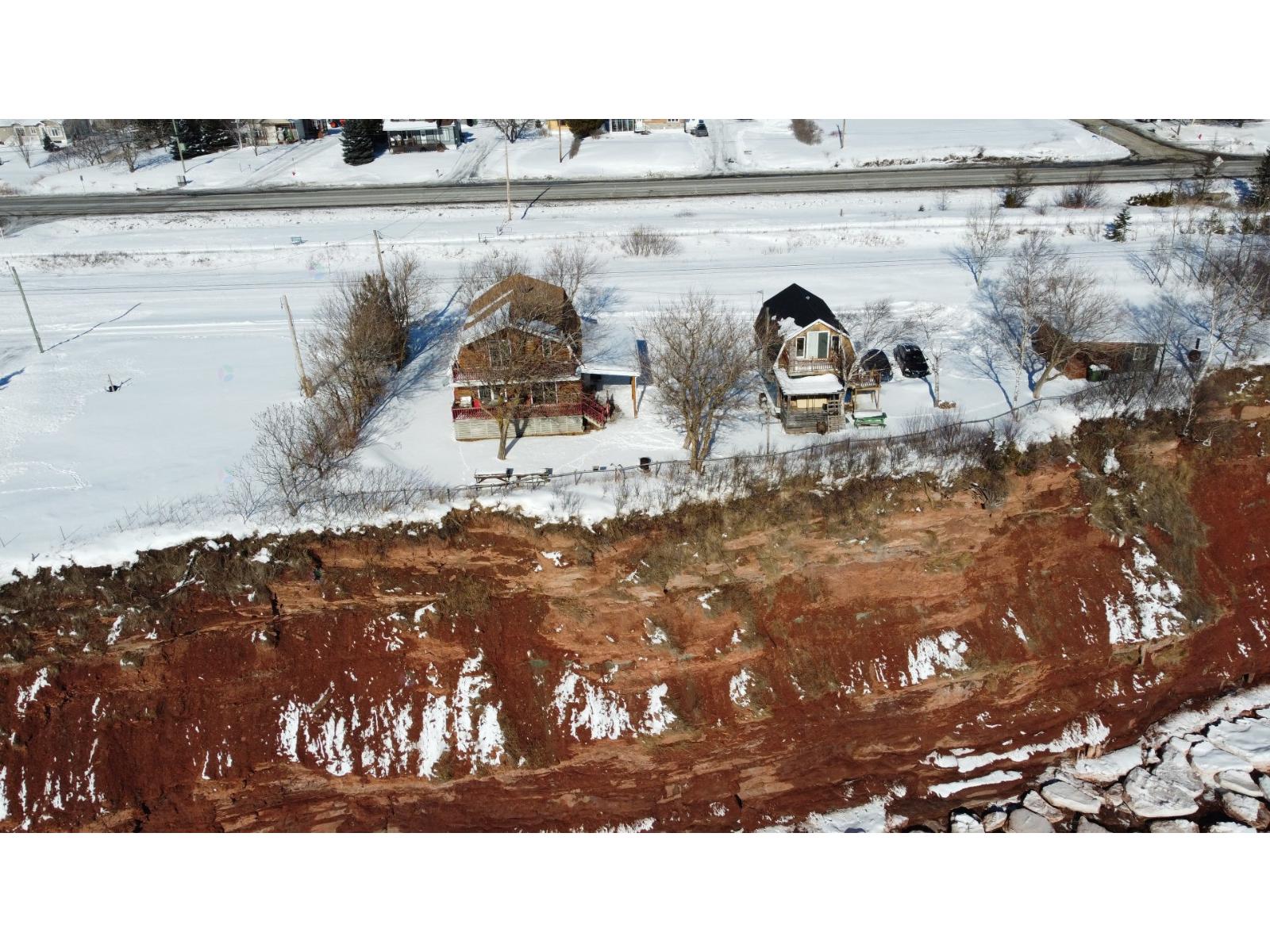 226 Boul. Perron E. Property Photo 28