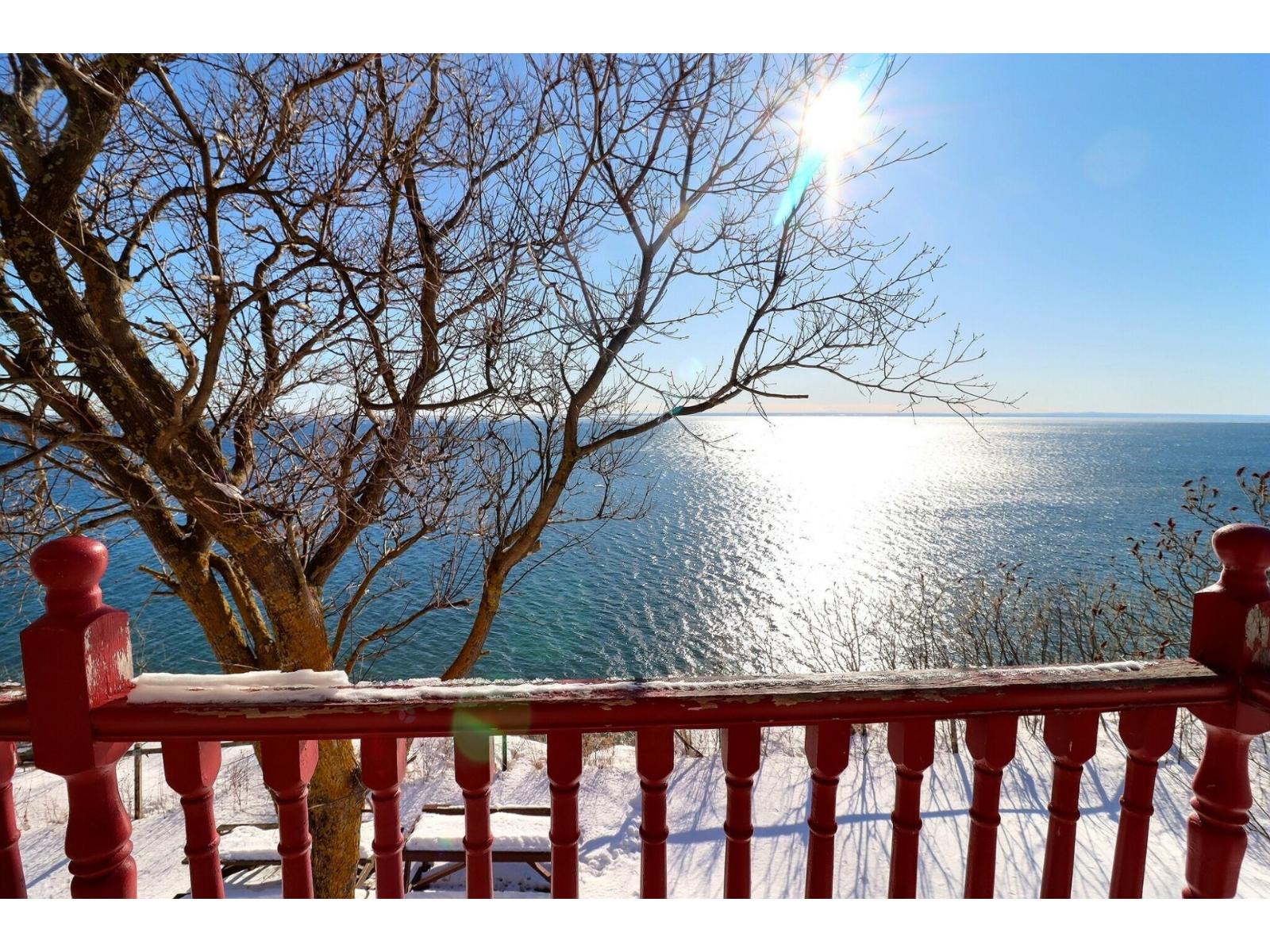 226 Boul. Perron E. Property Photo 29