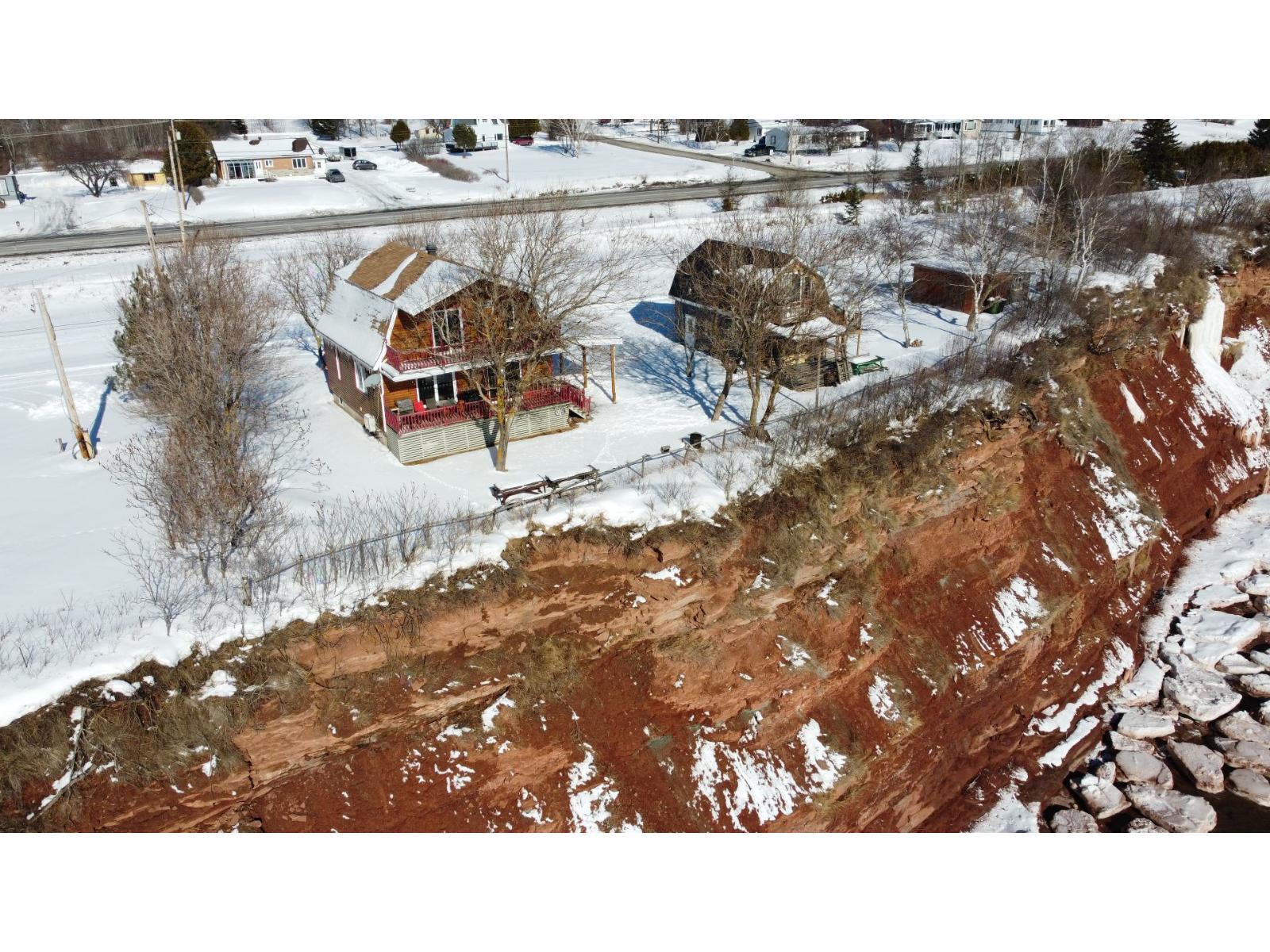 226 Boul. Perron E. Property Photo 30