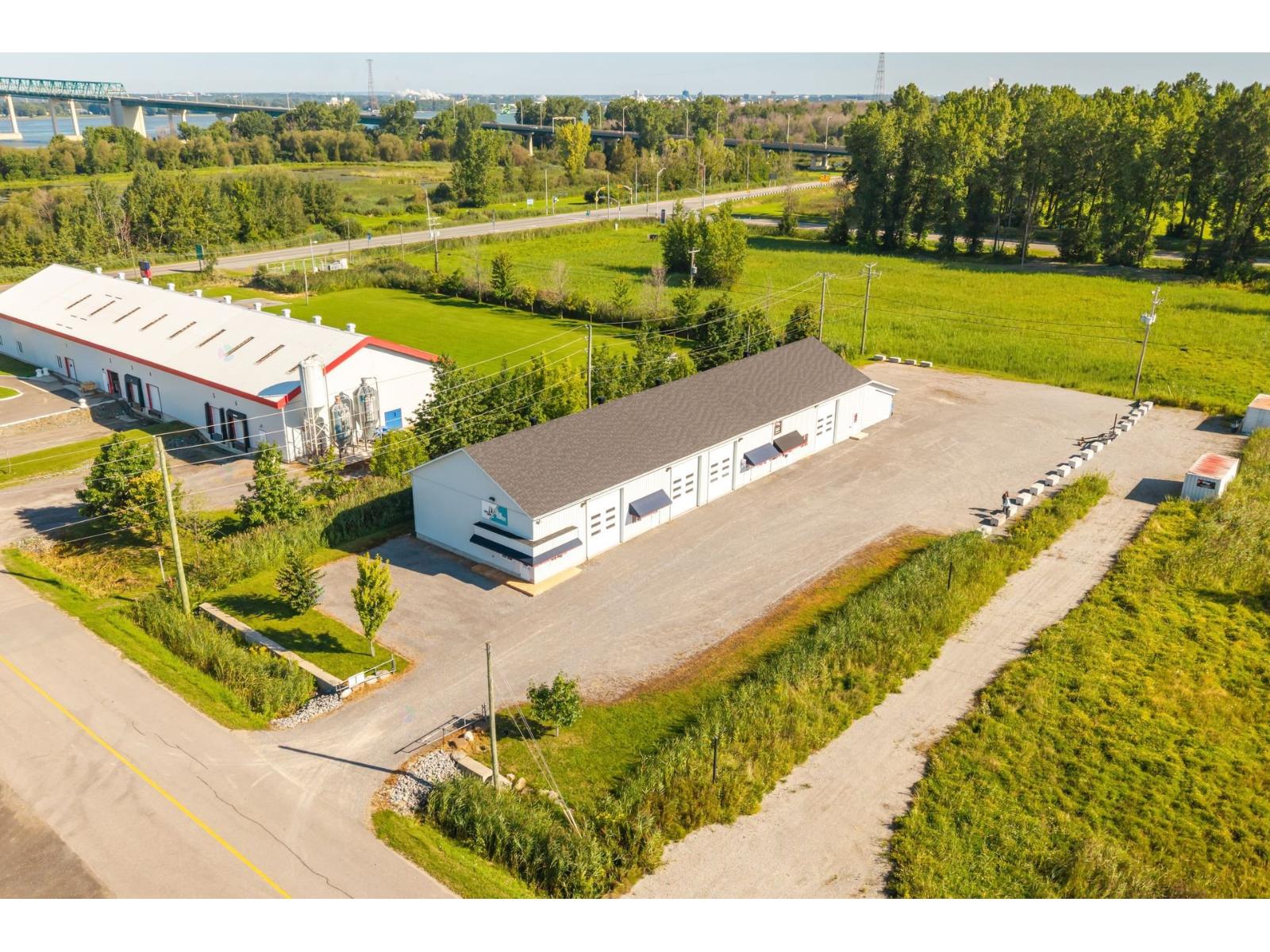 475-479 Av. Le Neuf