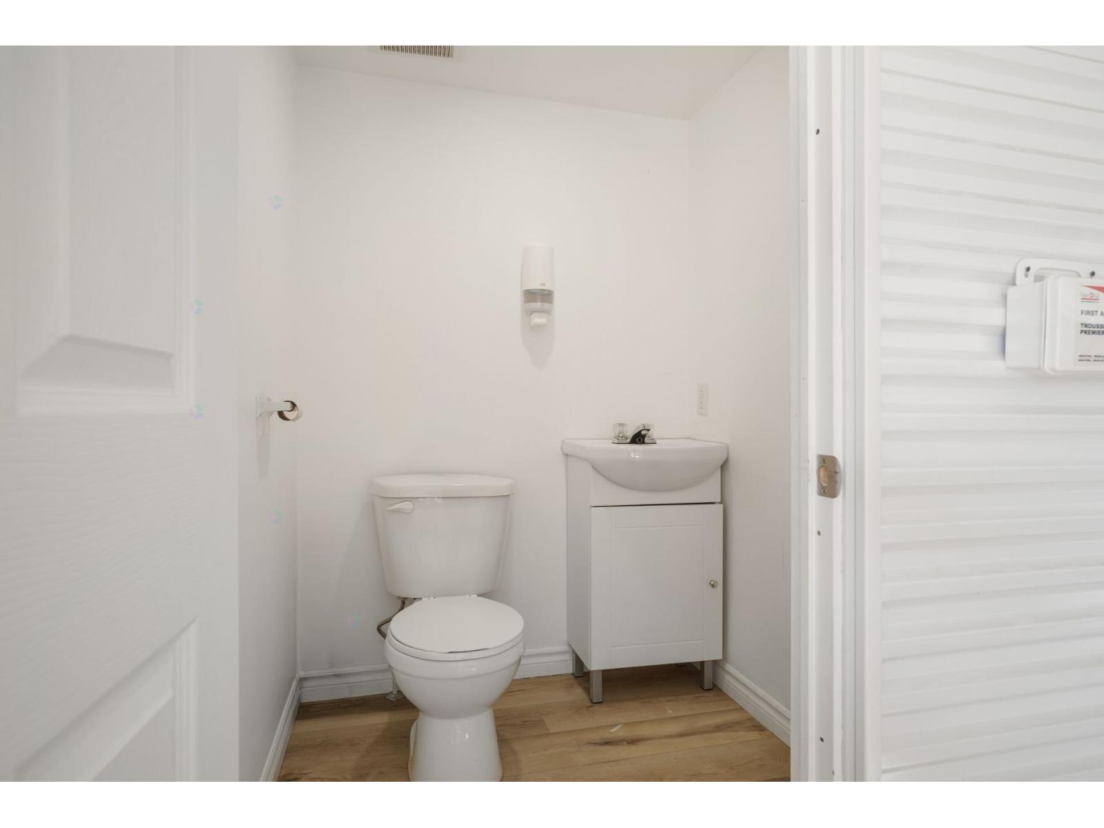 475-479 Av. Le Neuf Property Photo 10