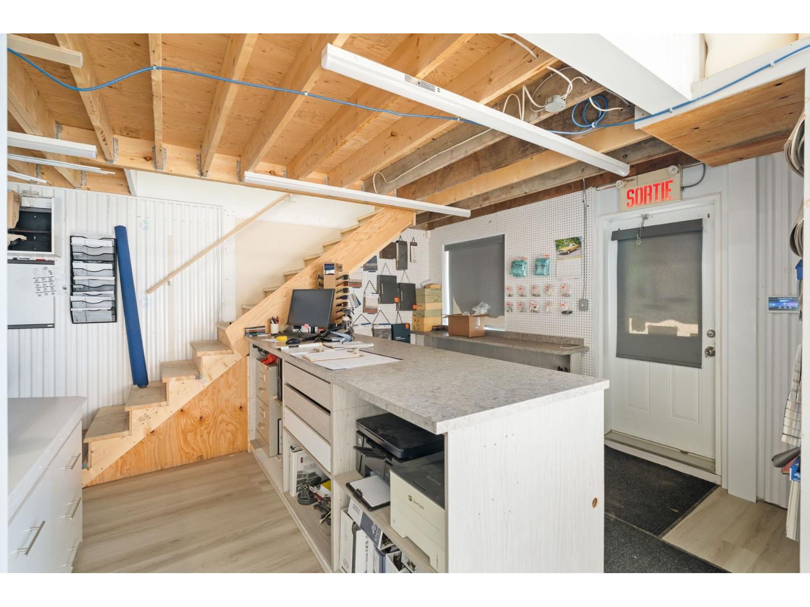 475-479 Av. Le Neuf Property Photo 20