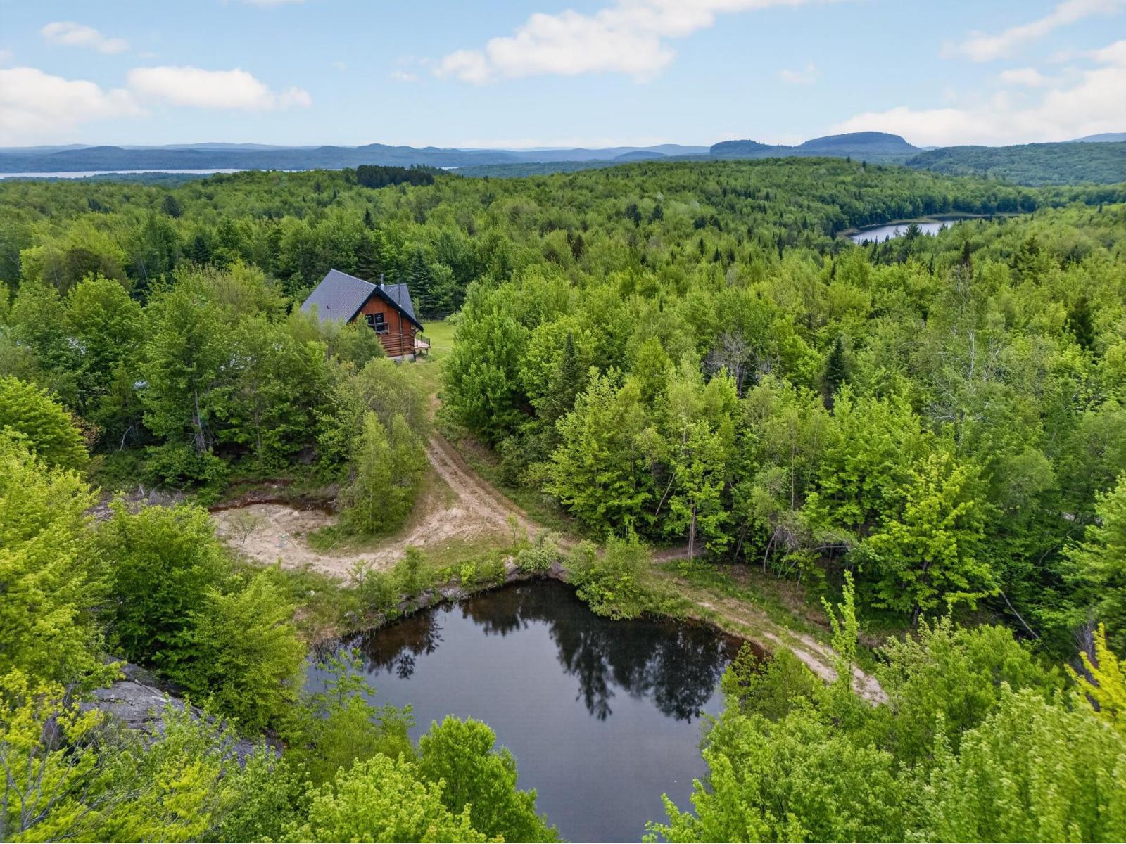 546 Ch. du Grand-Brompton Property Photo 1