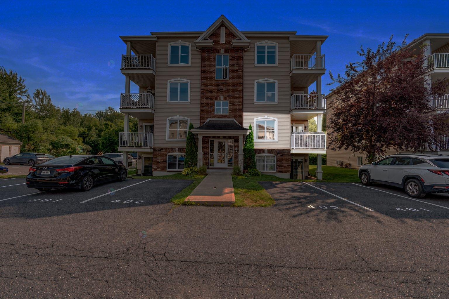 5620 Rue De Vignieu, #202 Property Photo 1