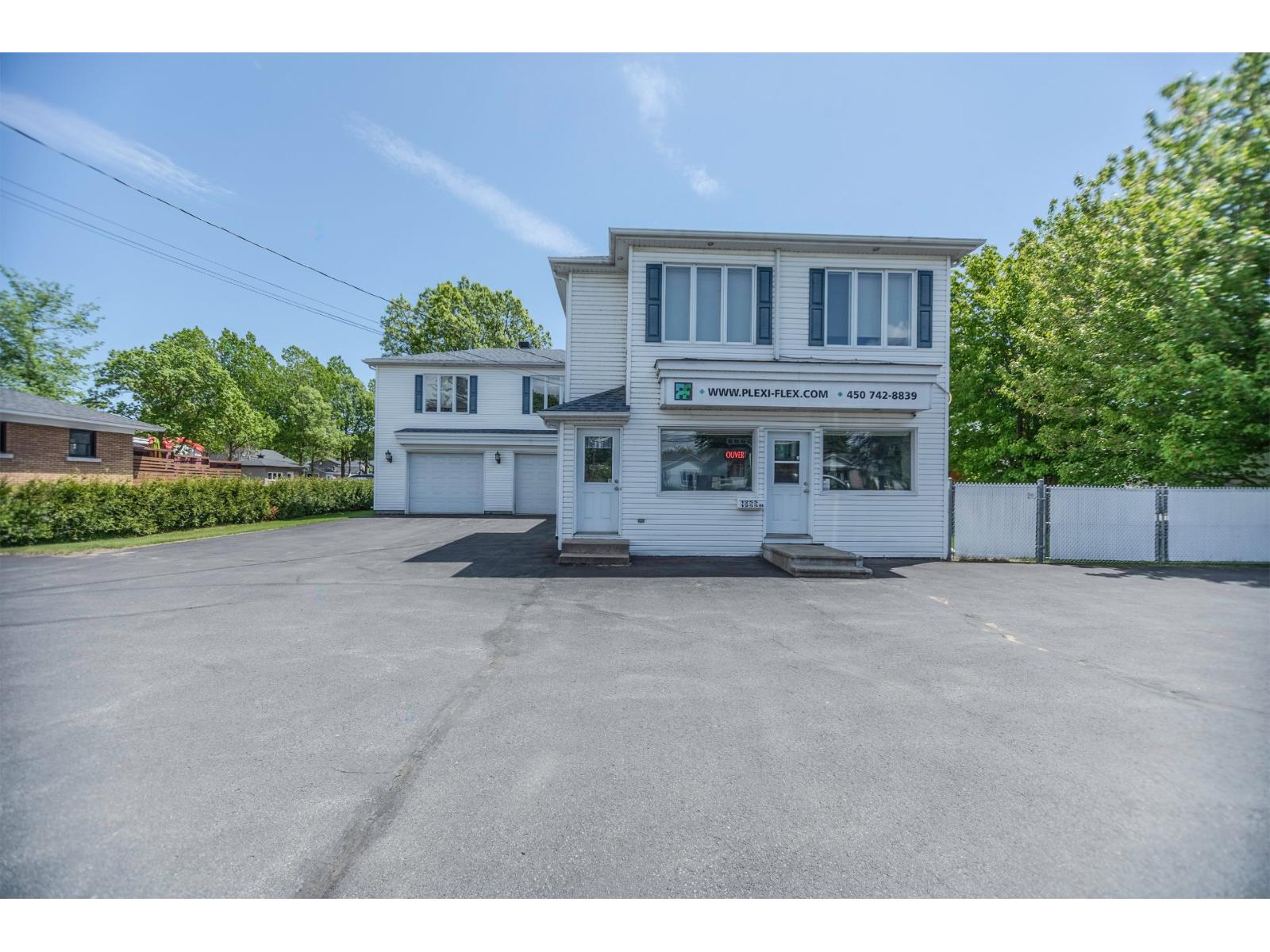 1255-1255b Ch. Des Patriotes Property Photo 2