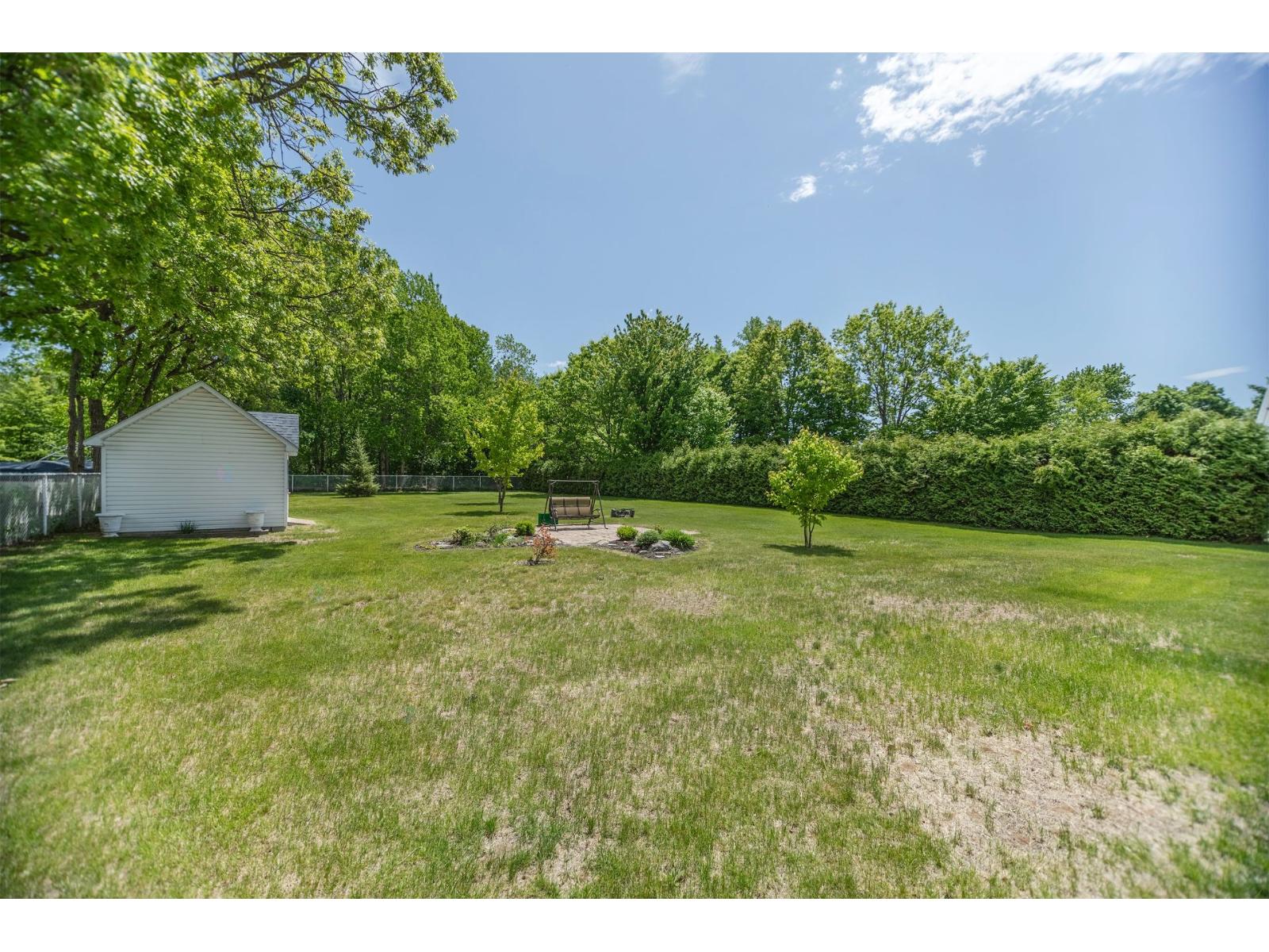1255-1255b Ch. Des Patriotes Property Photo 37