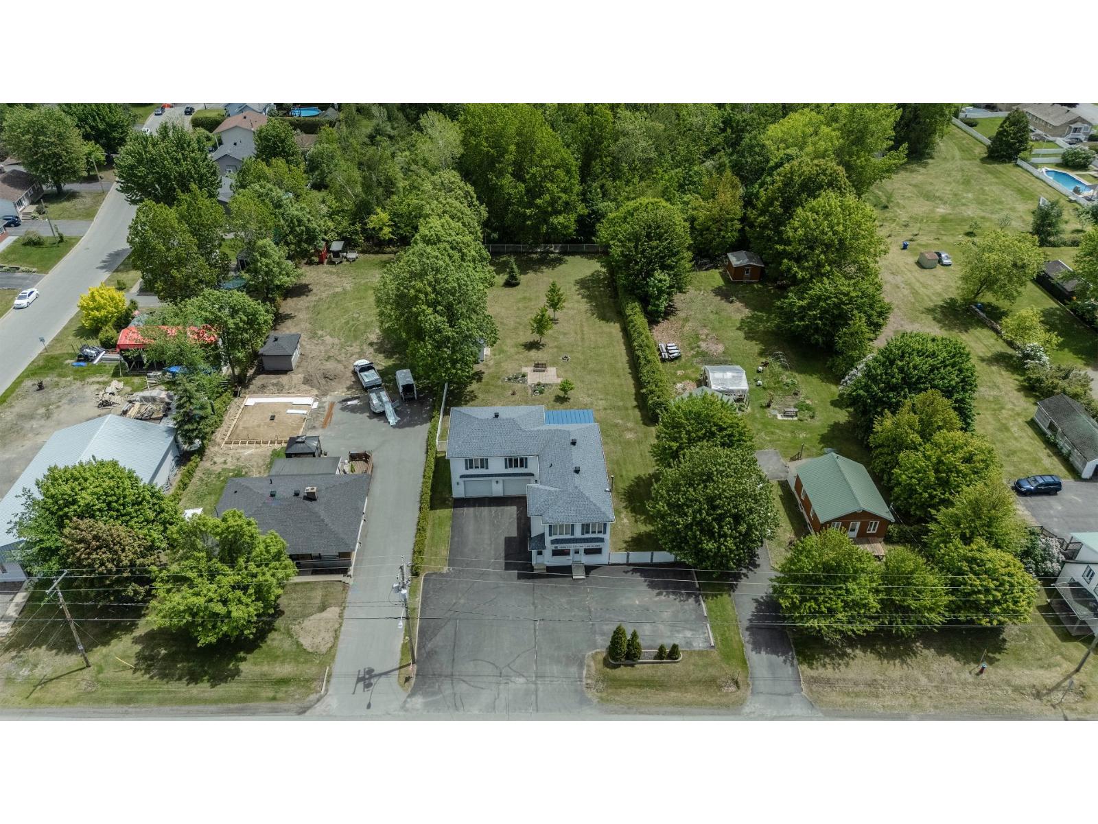 1255-1255b Ch. Des Patriotes Property Photo 53