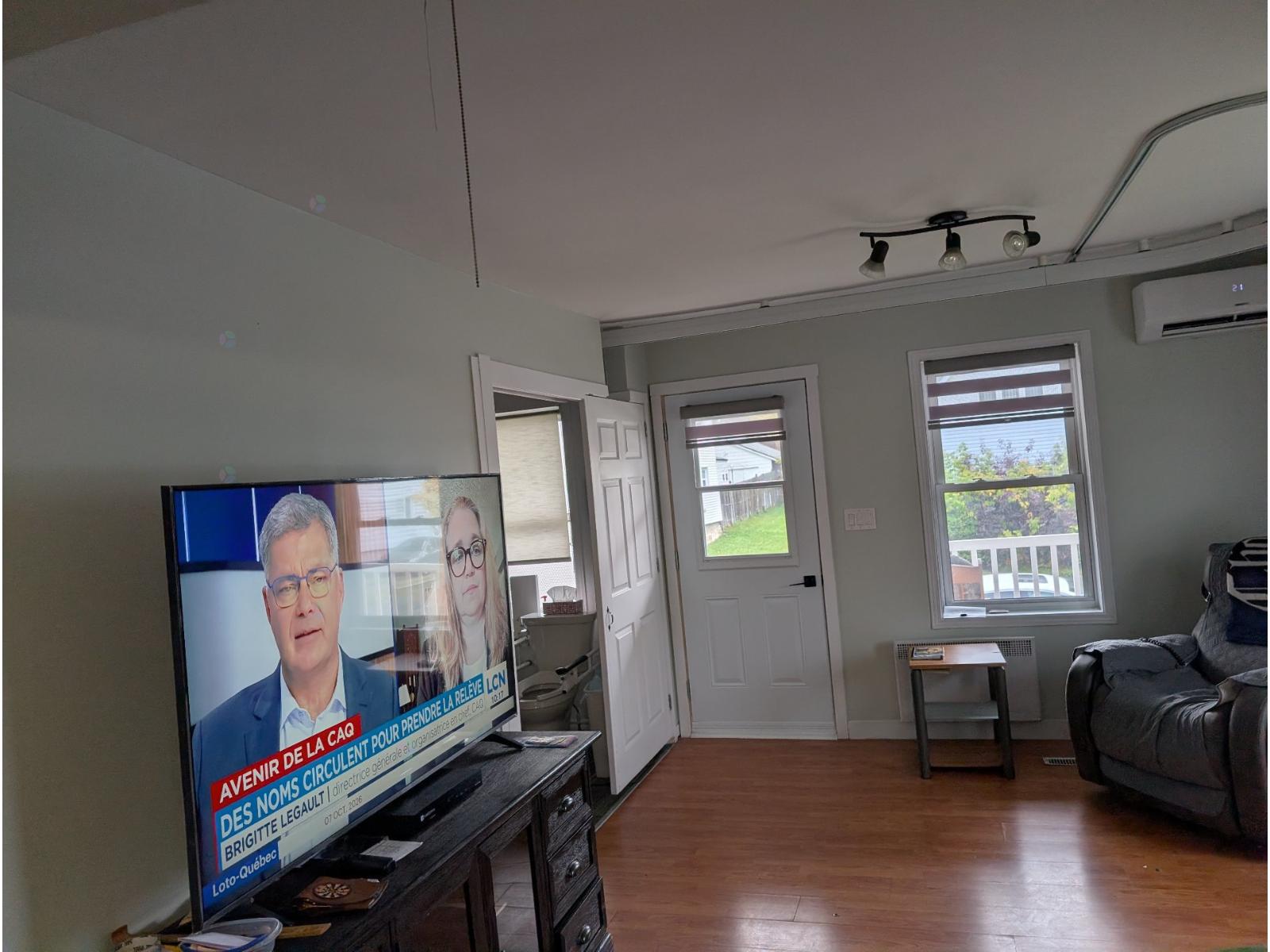 87 Rue De L'hôtel-de-ville Property Photo 3