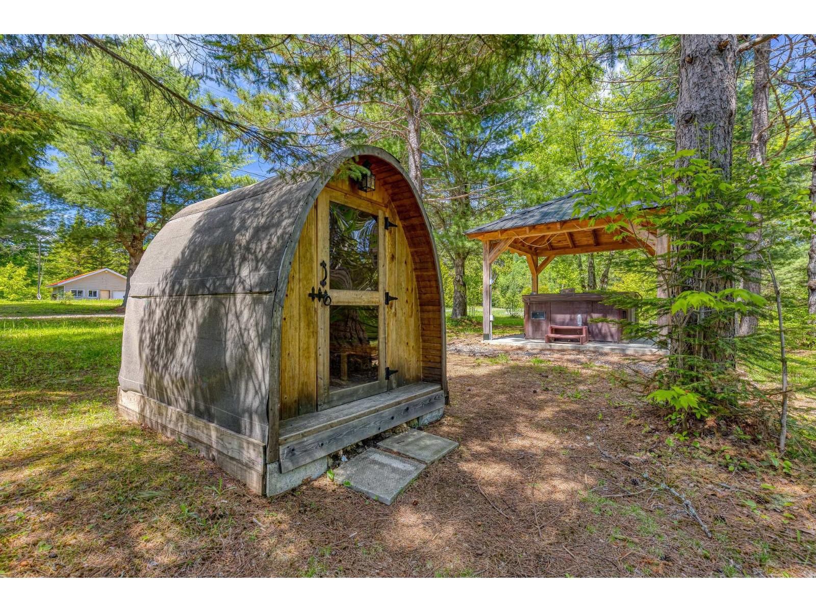 2580 Ch. Des Quatre-as Property Photo 9