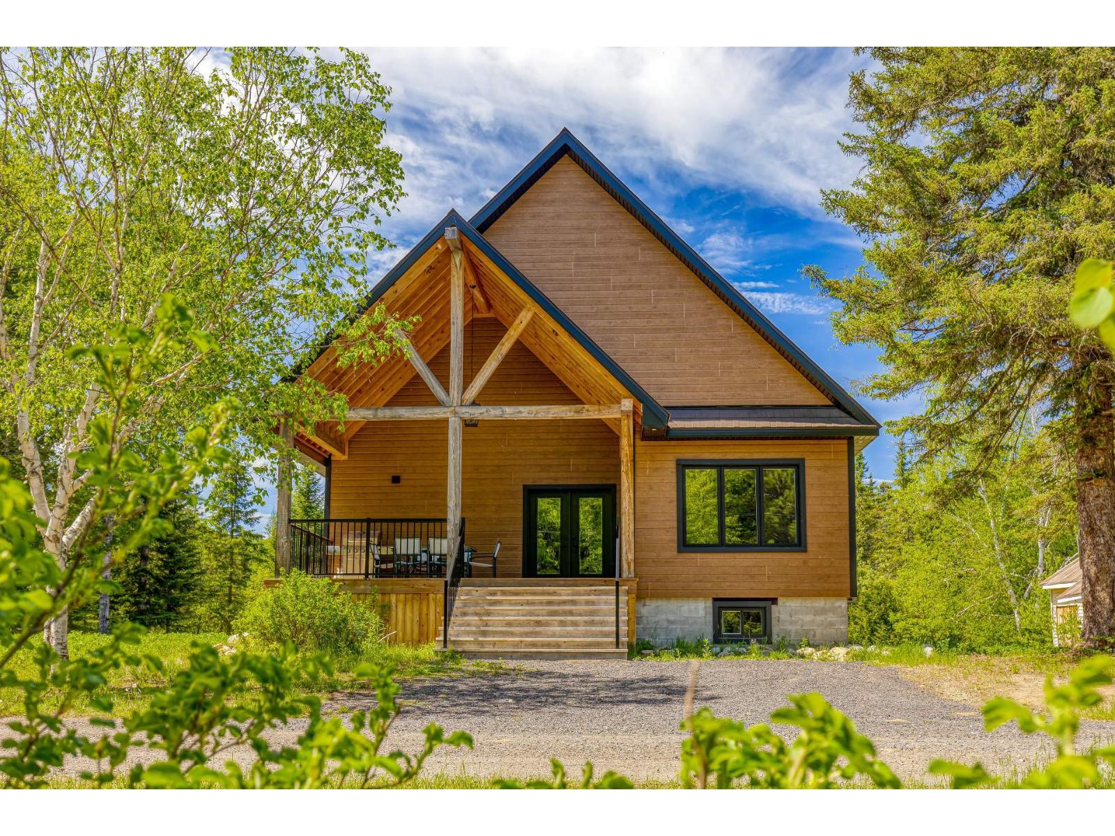 2580 Ch. Des Quatre-as Property Photo 10