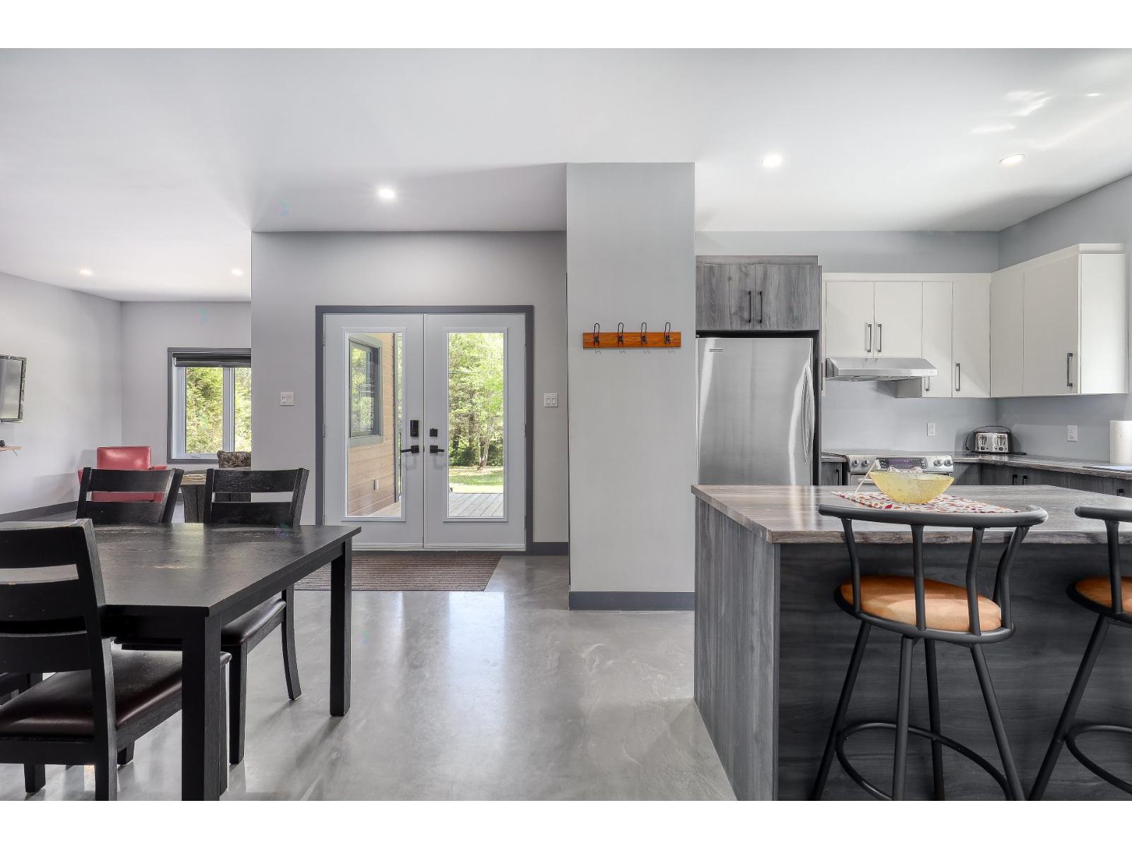 2580 Ch. Des Quatre-as Property Photo 15
