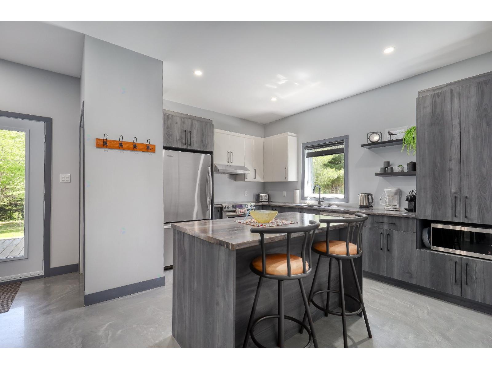 2580 Ch. Des Quatre-as Property Photo 16