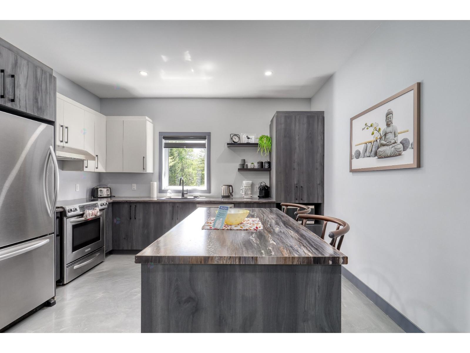 2580 Ch. Des Quatre-as Property Photo 17