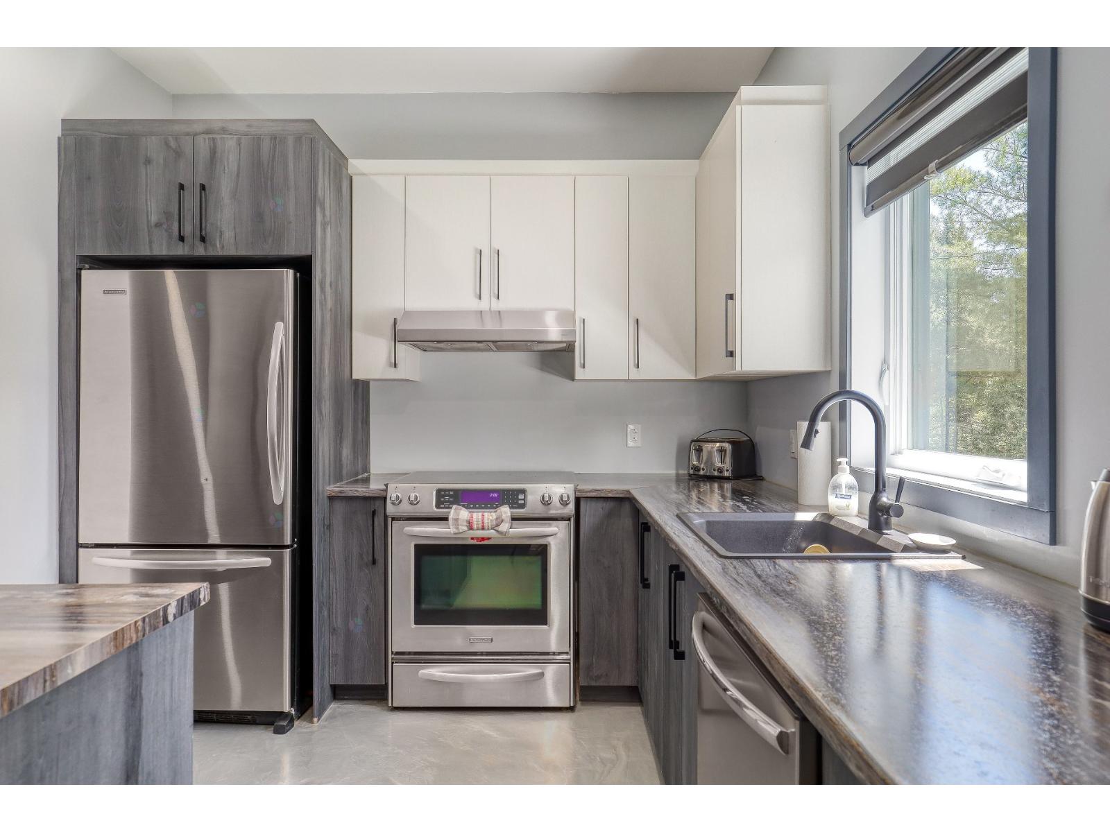 2580 Ch. Des Quatre-as Property Photo 18