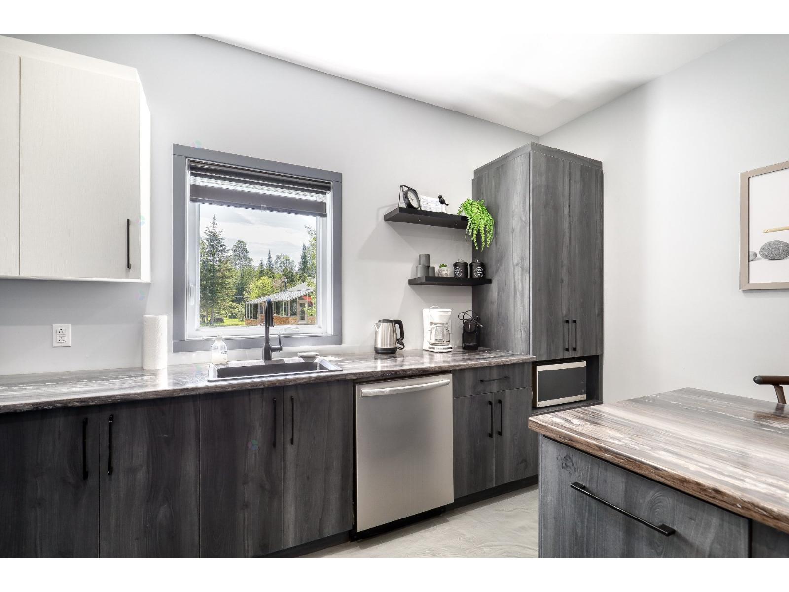2580 Ch. Des Quatre-as Property Photo 19