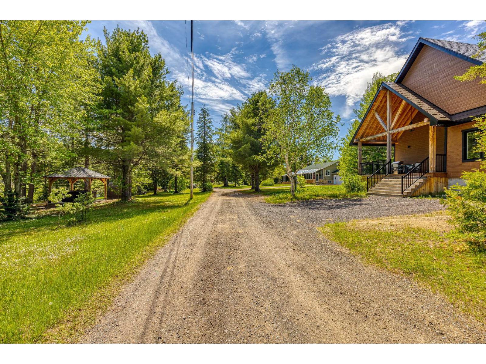 2580 Ch. Des Quatre-as Property Photo 43
