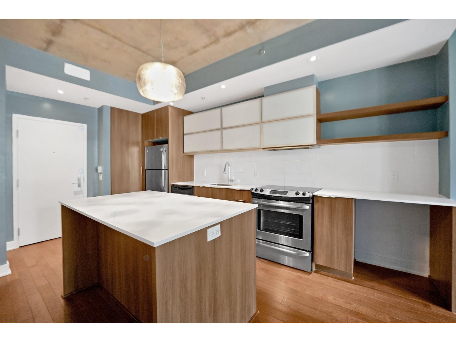 5077 Rue Paré, #312 Property Photo 1