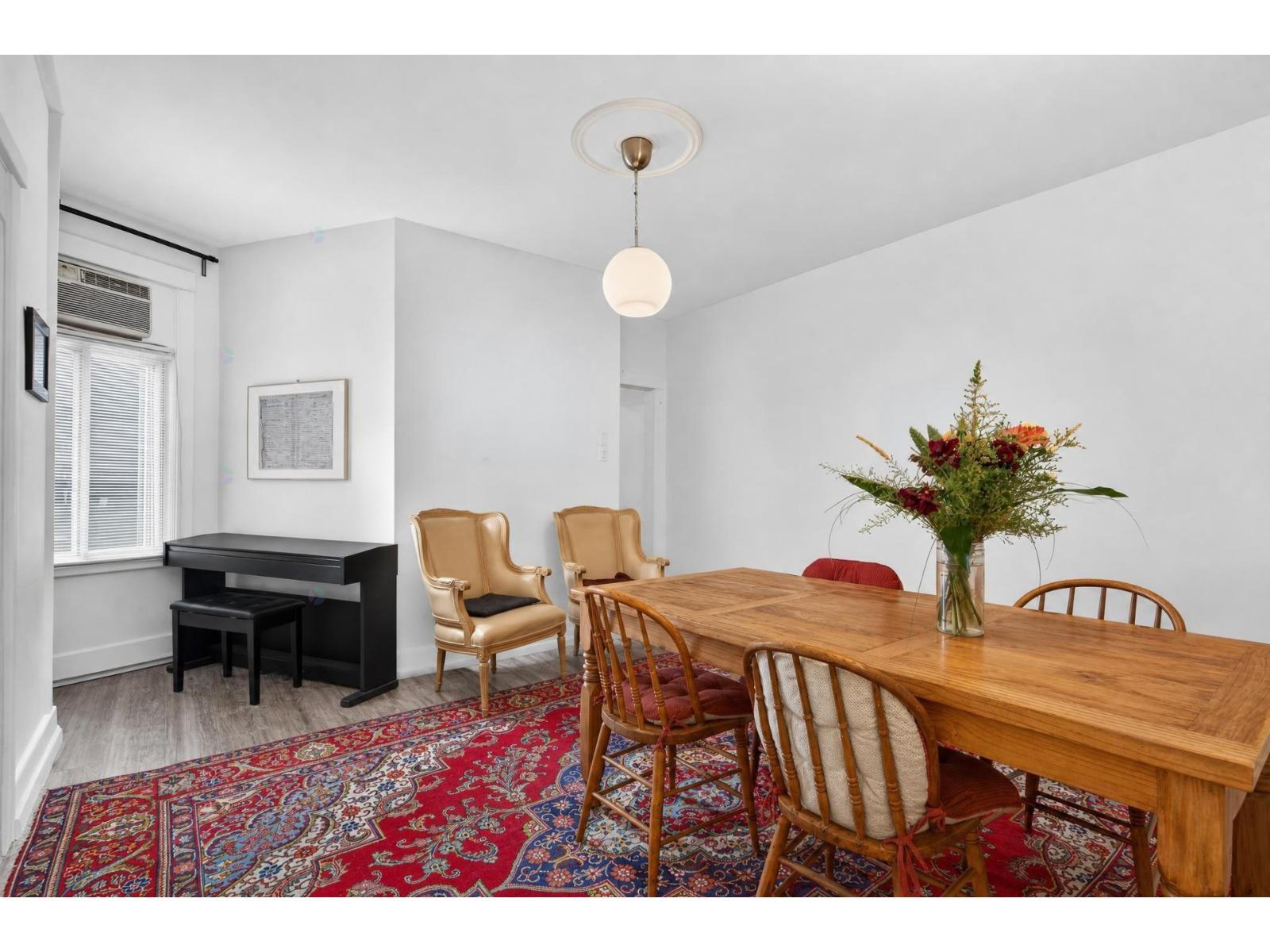 92 Rue Du Square-sir-george-étienne-cartier Property Photo 2