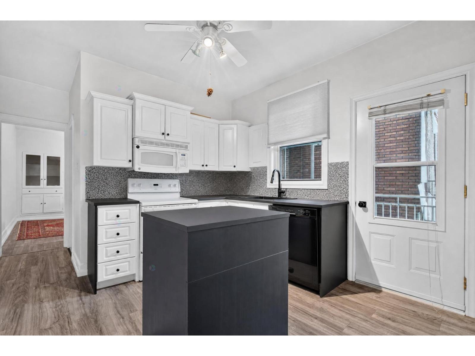92 Rue Du Square-sir-george-étienne-cartier Property Photo 4