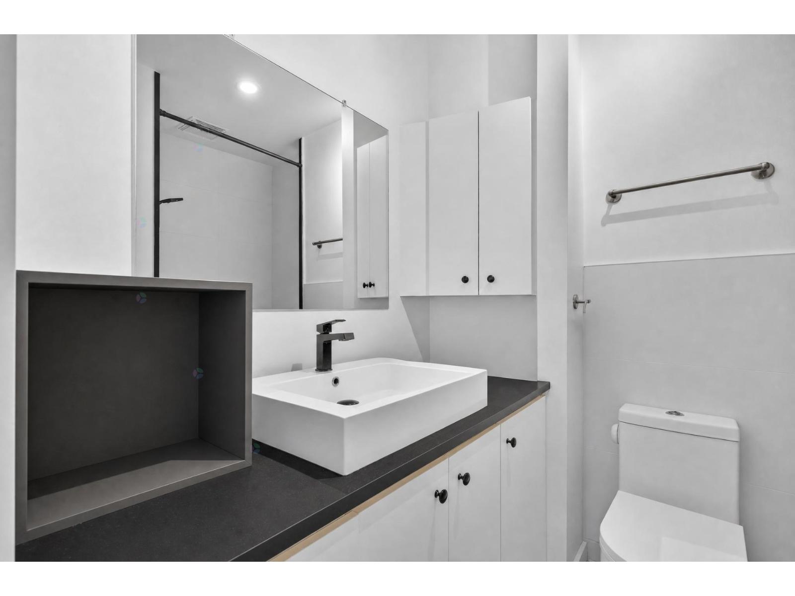 92 Rue Du Square-sir-george-étienne-cartier Property Photo 8
