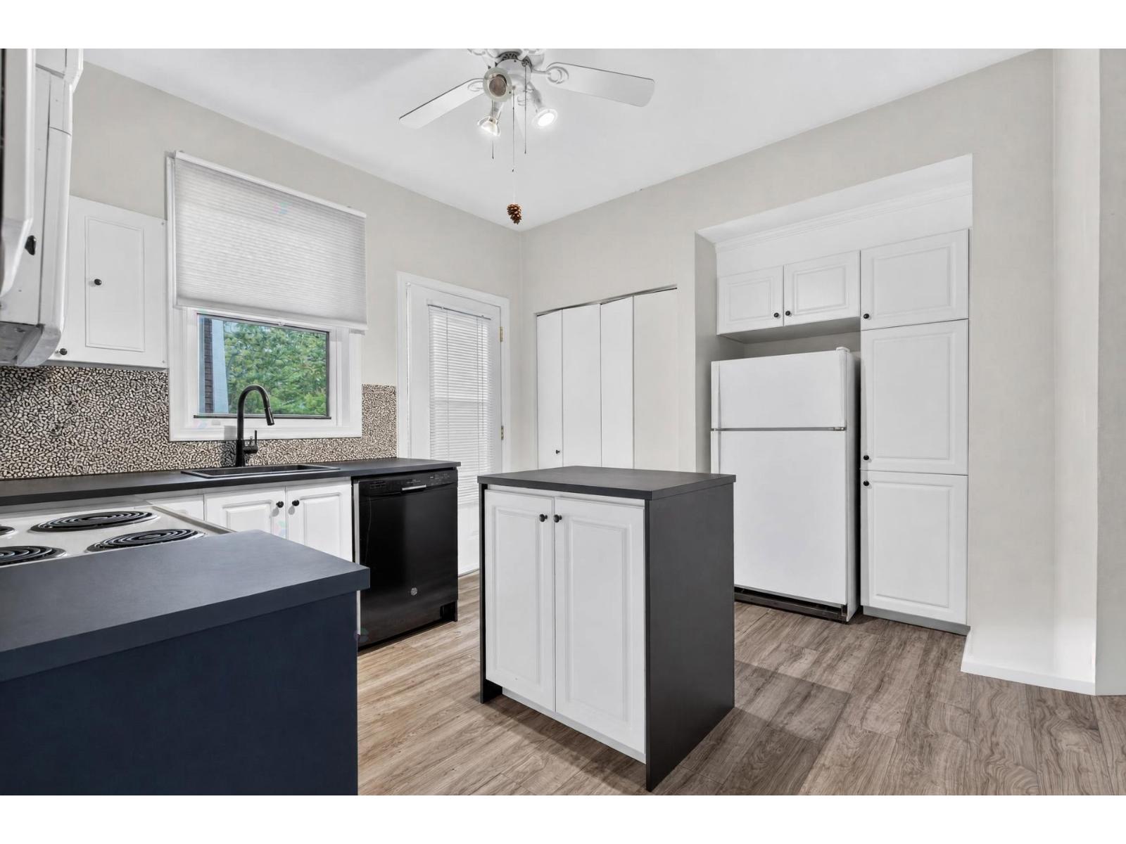 92 Rue Du Square-sir-george-étienne-cartier Property Photo 11