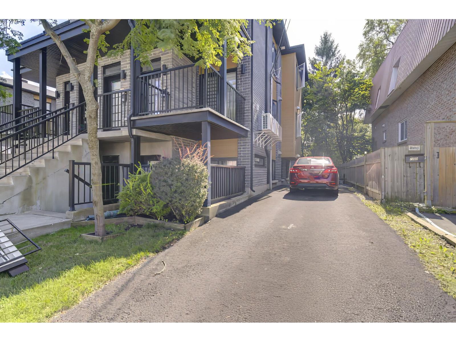 2402 Rue Préfontaine Property Photo 1