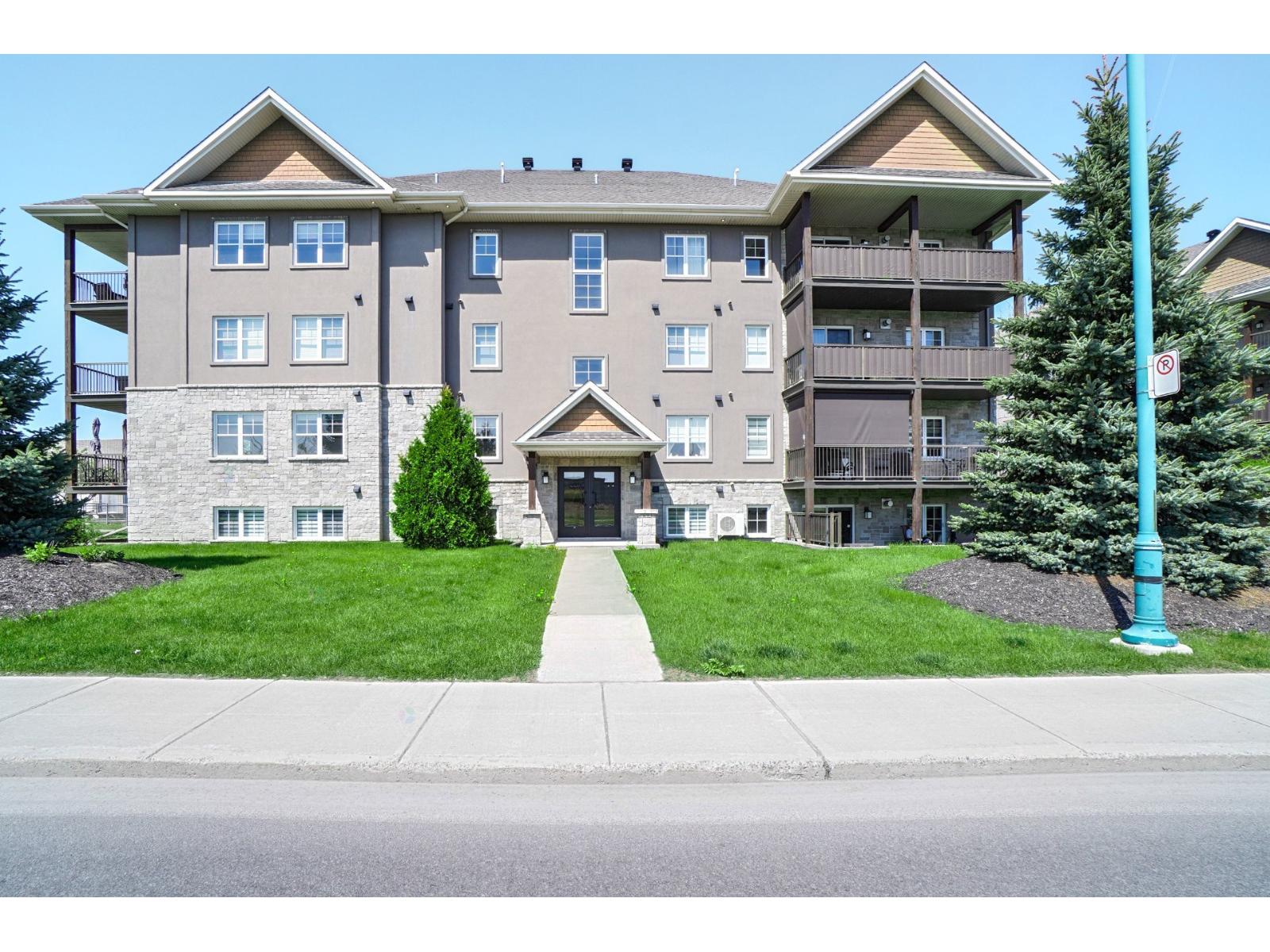 180 Rue Bohémier, #404 Property Photo 1