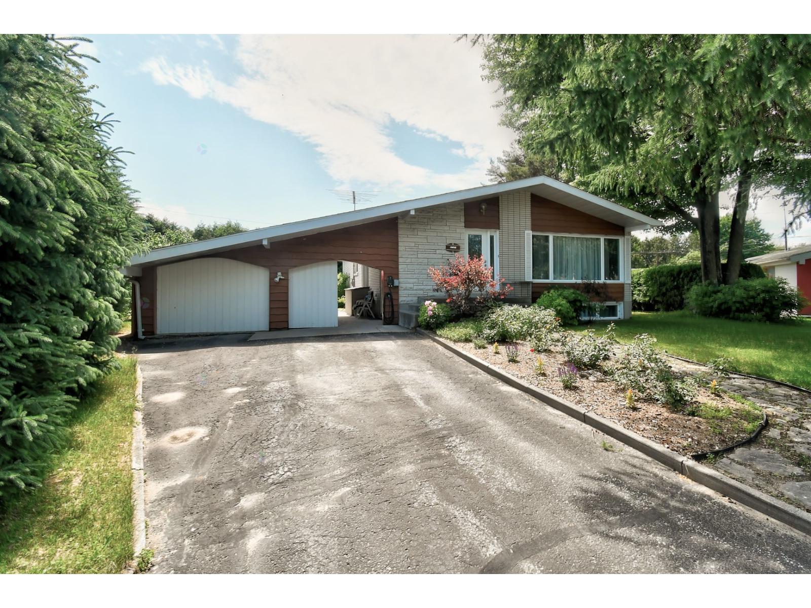 11 Av. Des Bouleaux Property Photo 1