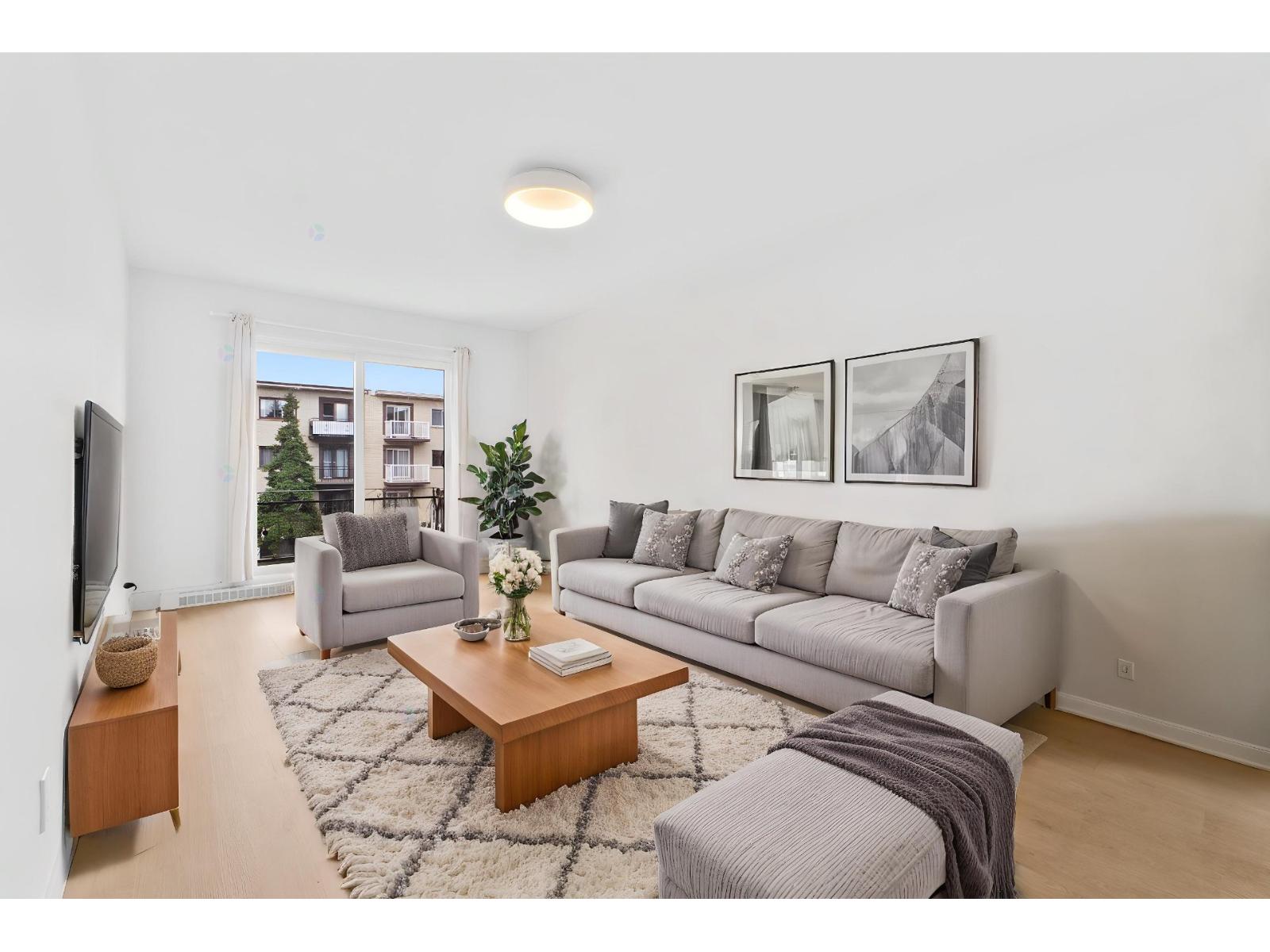 1600 Rue Sauvé E., 5 Property Photo 1