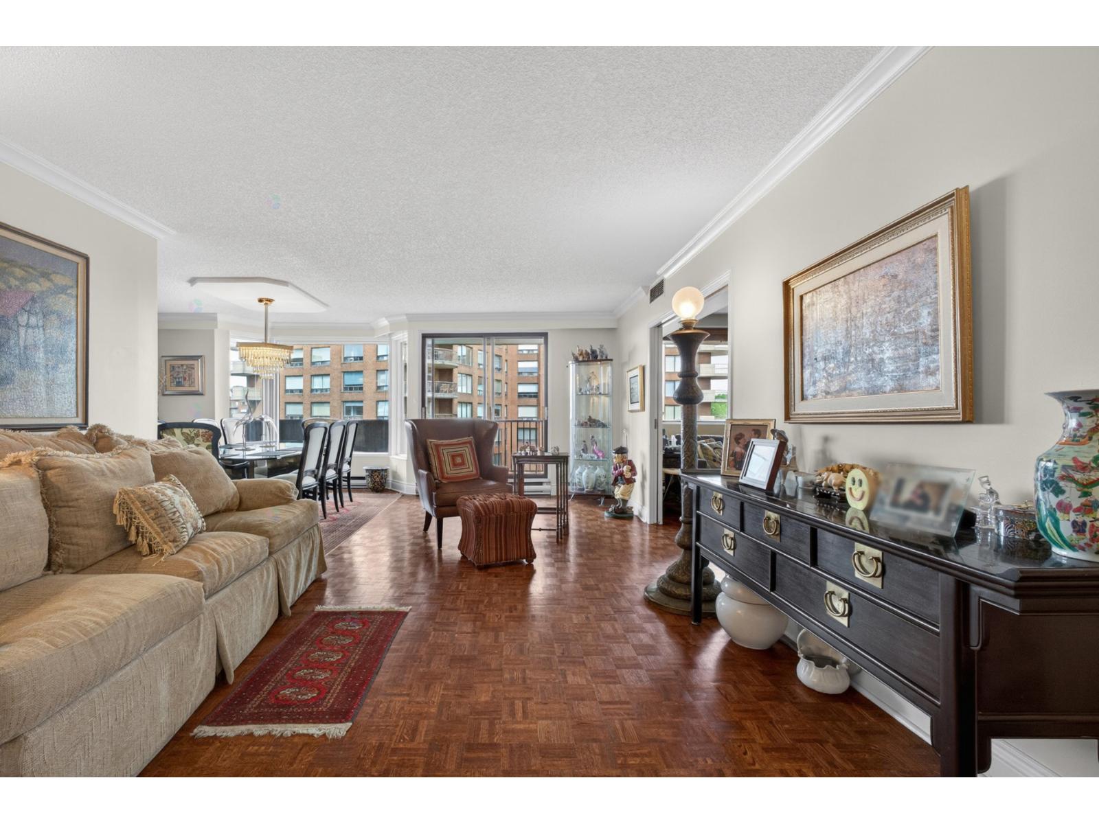5900 Av. Armstrong, #705 Property Photo 2