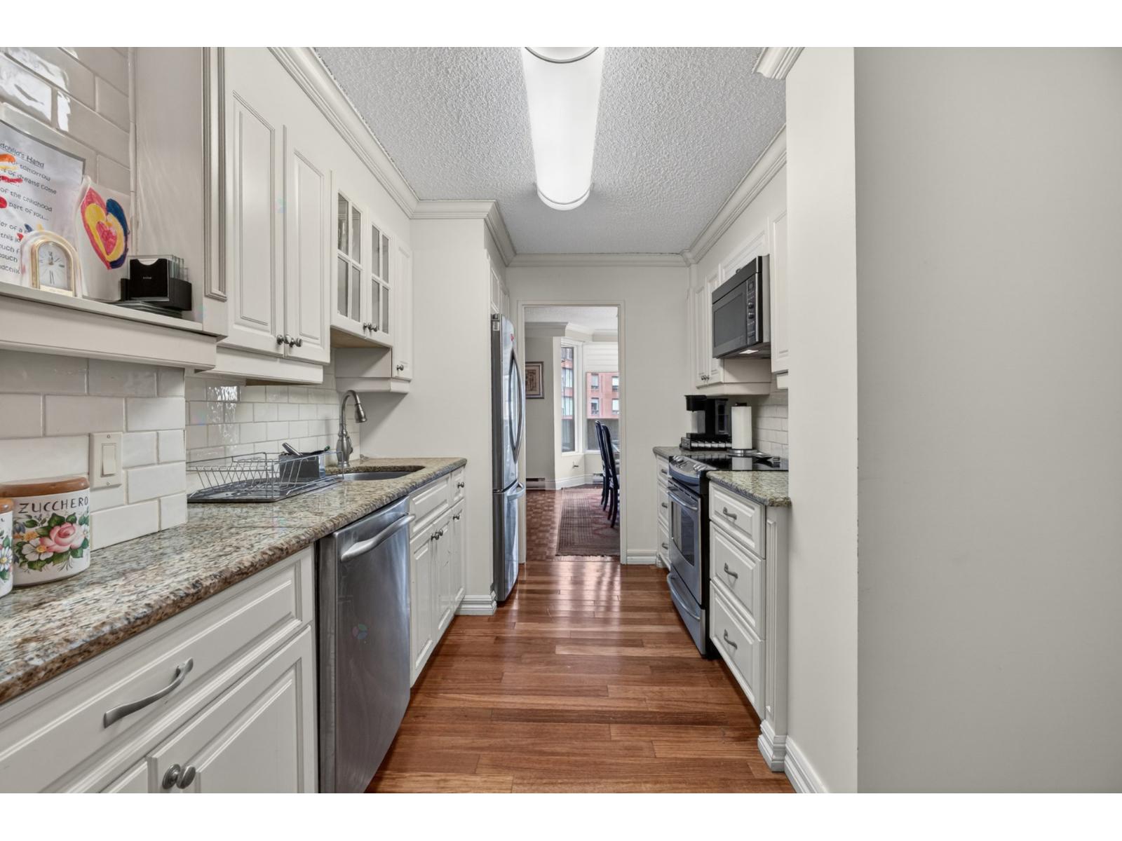 5900 Av. Armstrong, #705 Property Photo 10