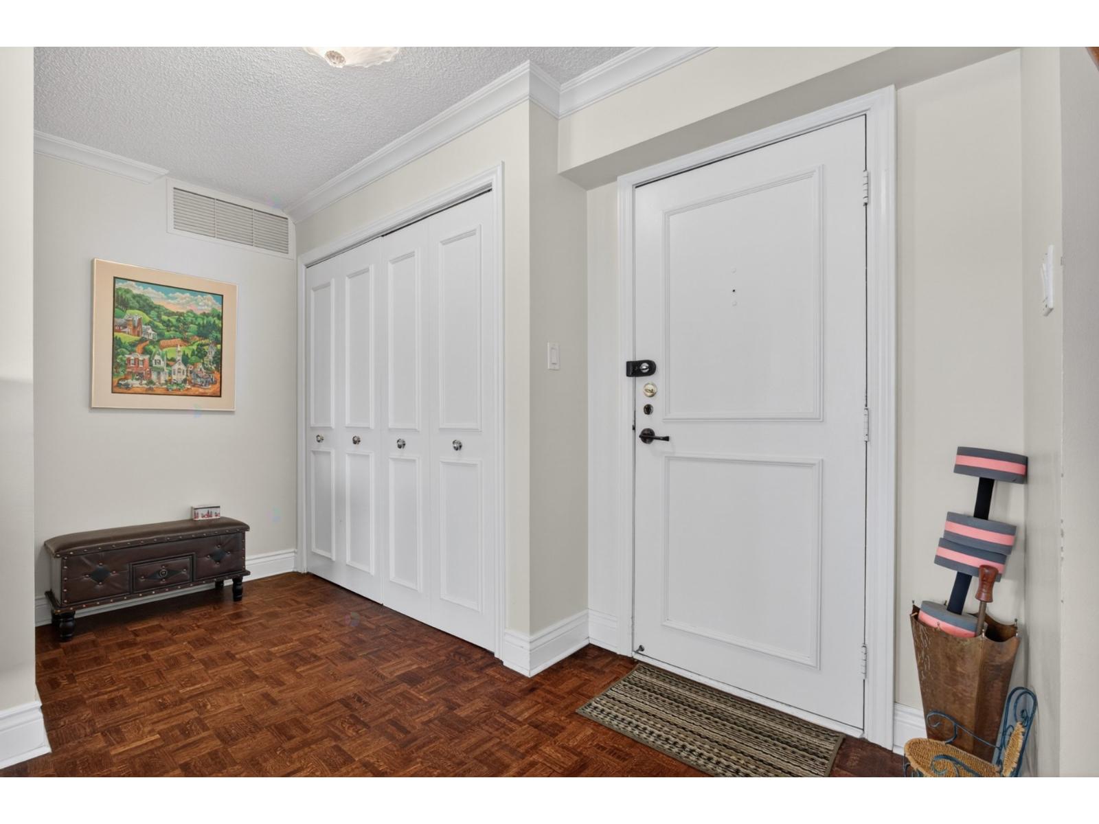5900 Av. Armstrong, #705 Property Photo 12