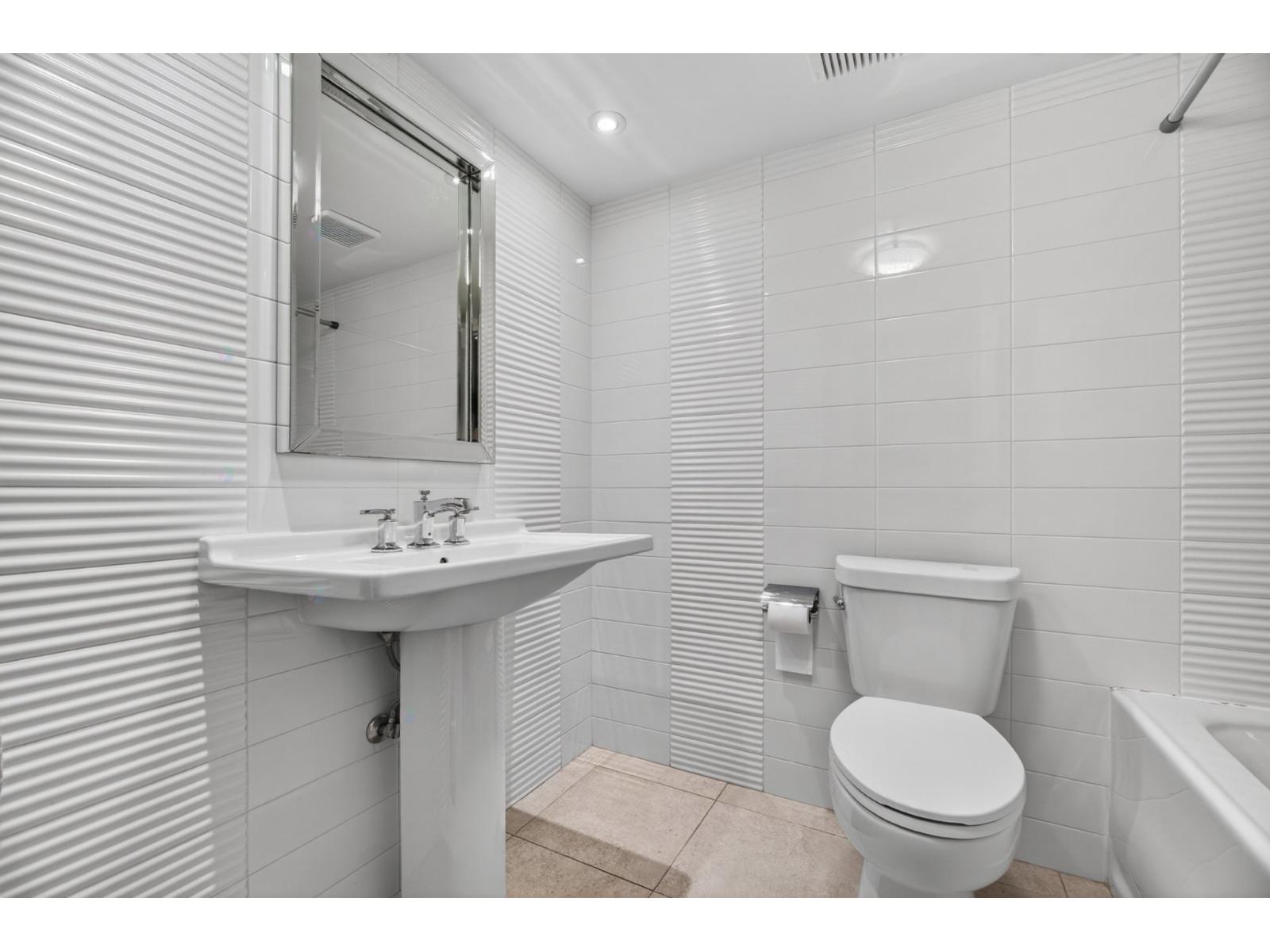 5900 Av. Armstrong, #705 Property Photo 15