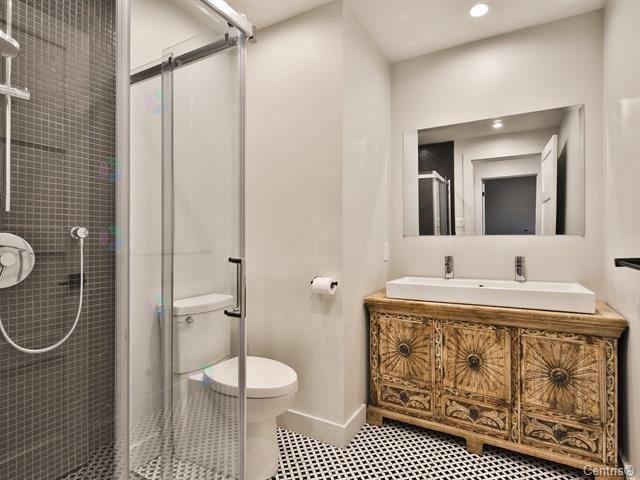 5170z Rue Hutchison Property Photo 16