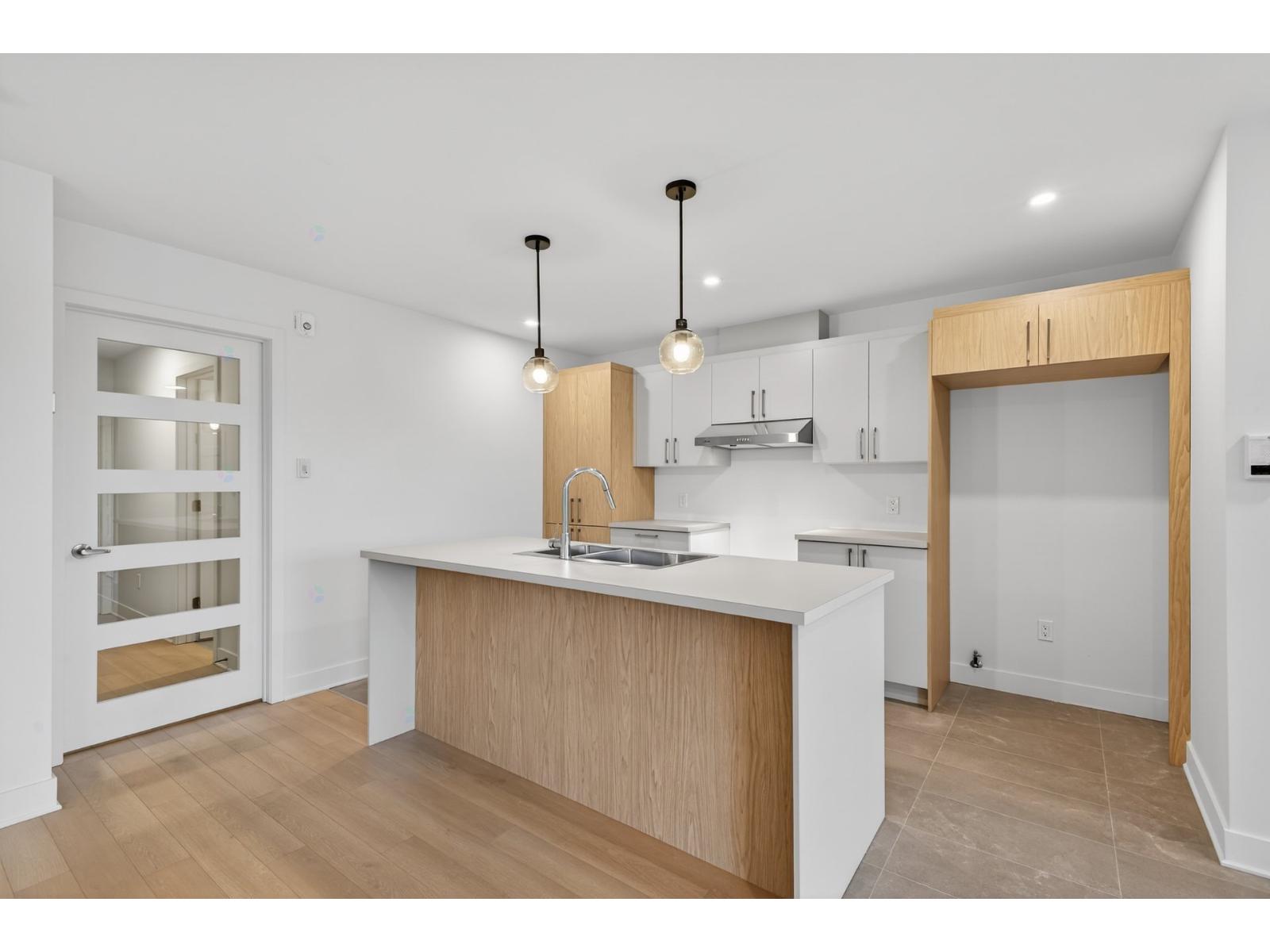 673 Rue Du Solstice, #102 Property Photo 12