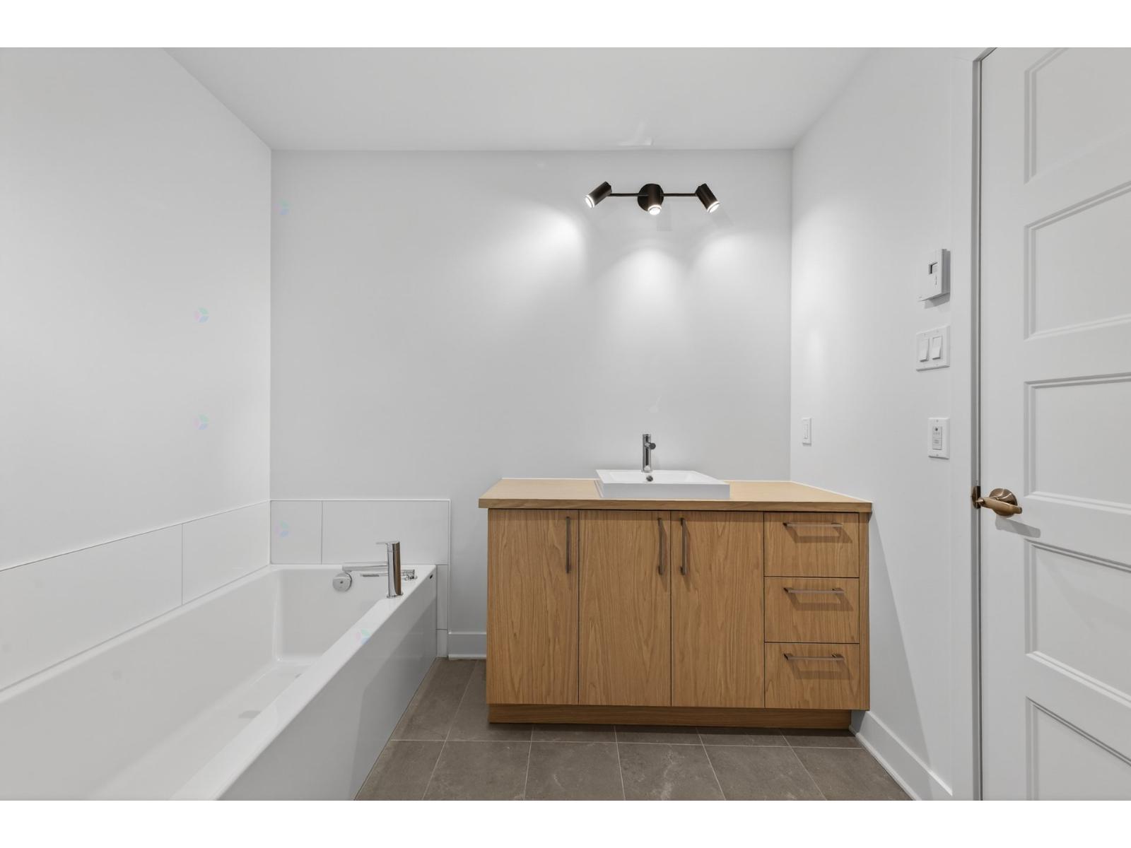 673 Rue Du Solstice, #102 Property Photo 21