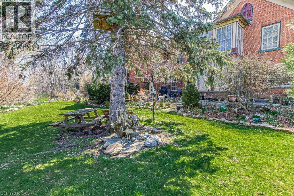 158 Townline Street Property Photo 4