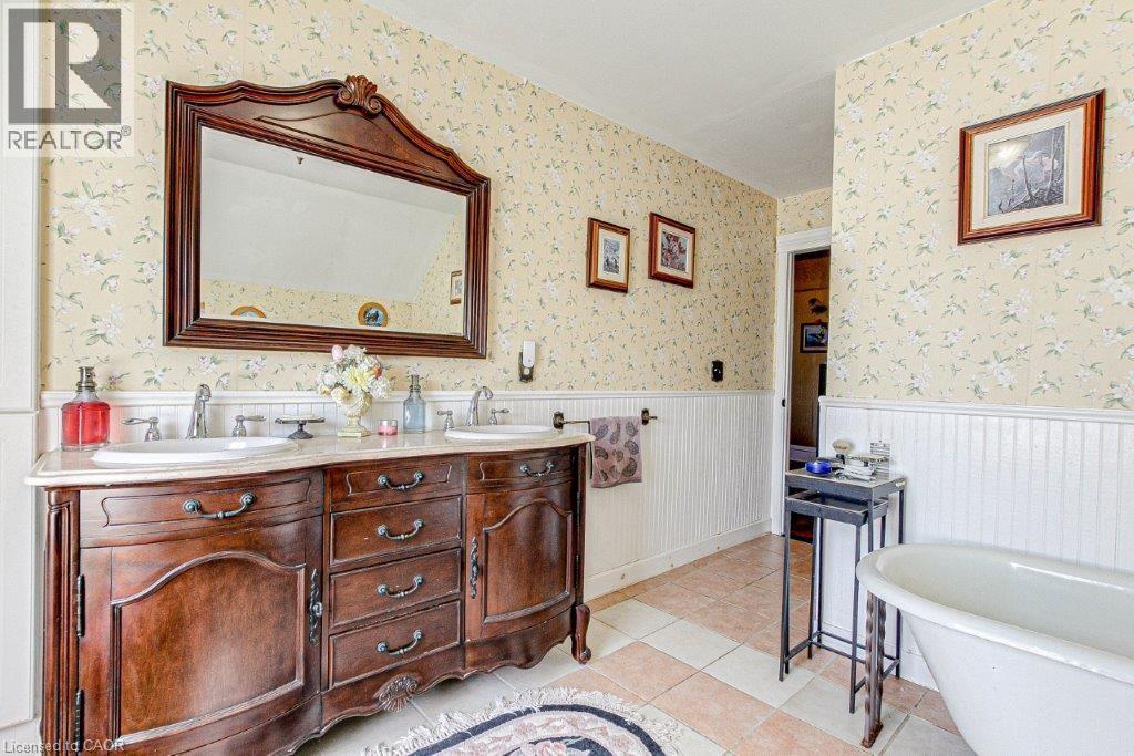 158 Townline Street Property Photo 32