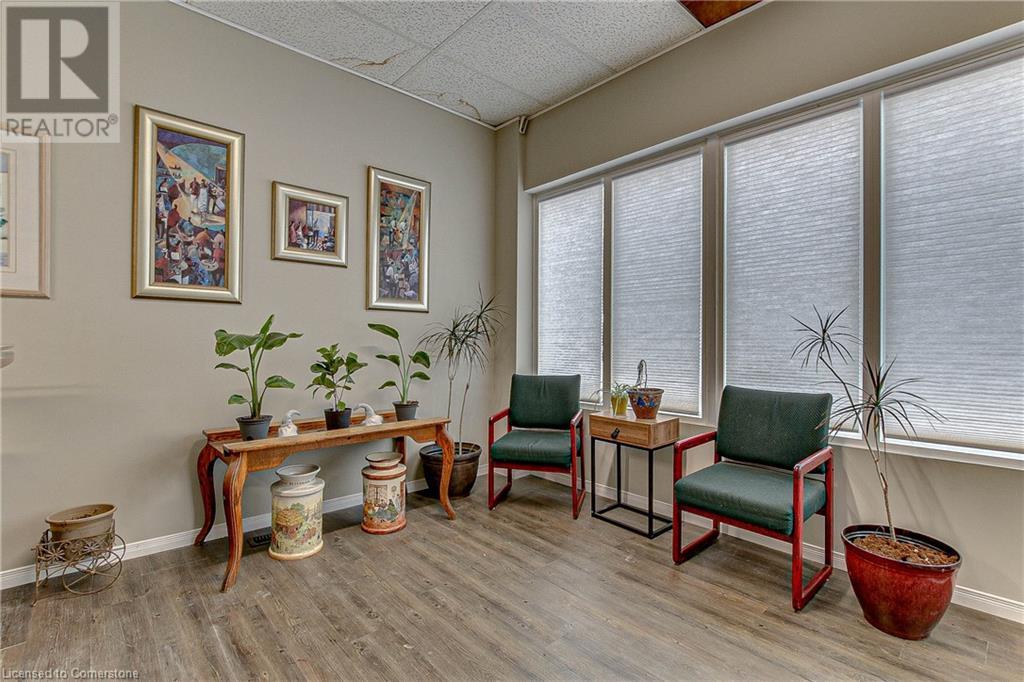 1025 Bay Street Property Photo 4