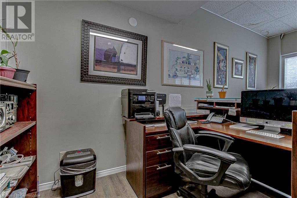 1025 Bay Street Property Photo 6