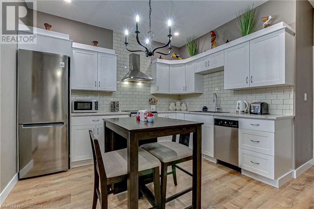 1025 Bay Street Property Photo 10