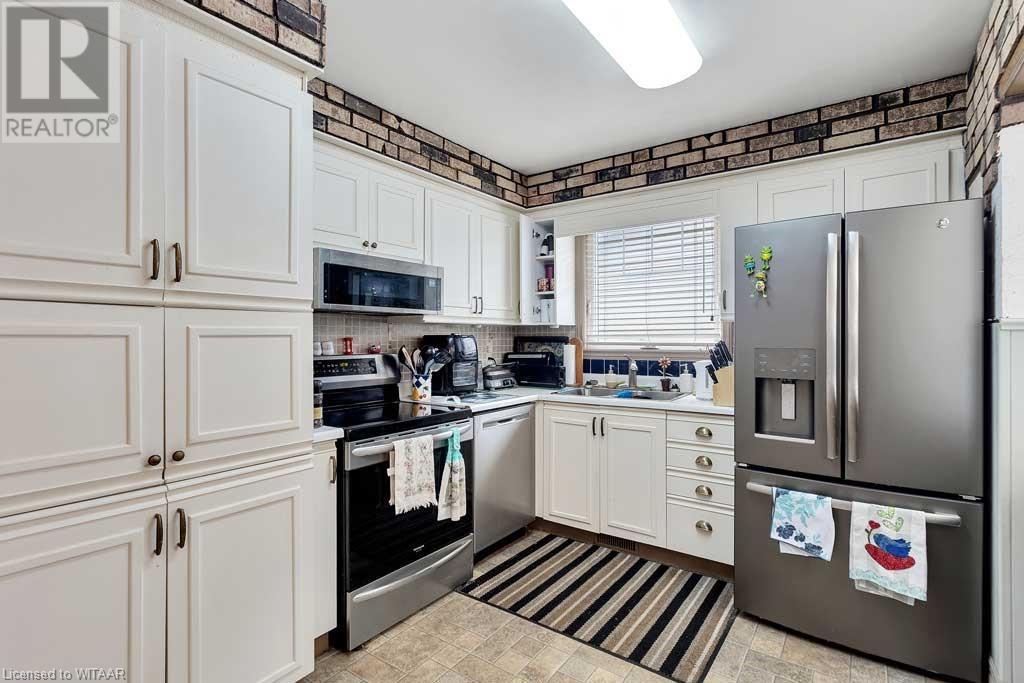 18 Hawkins Crescent Property Photo 4