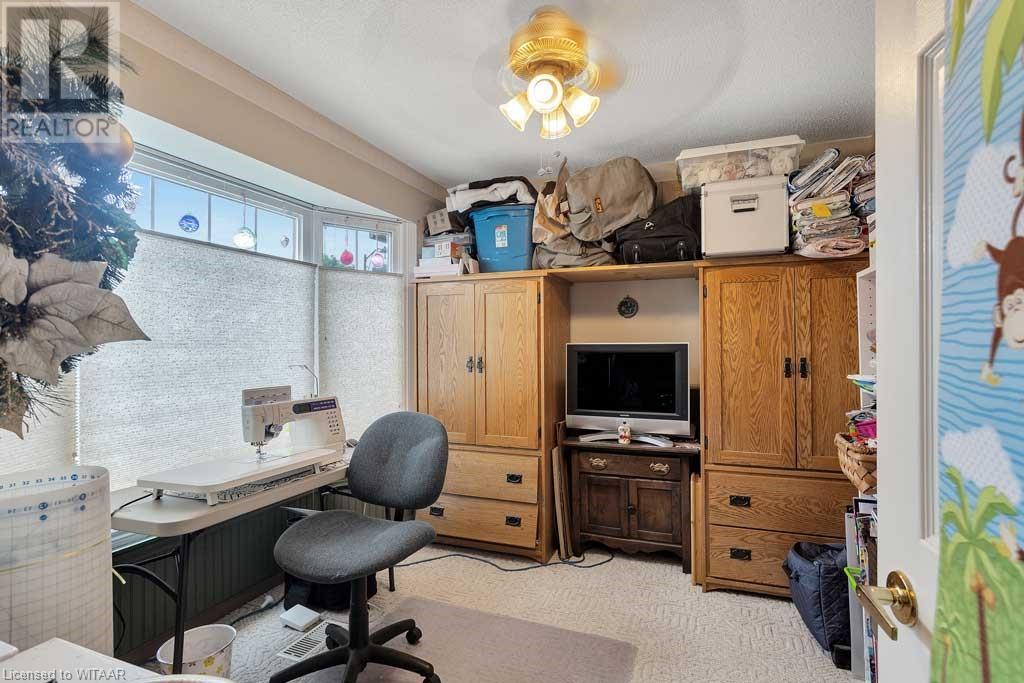 18 Hawkins Crescent Property Photo 10