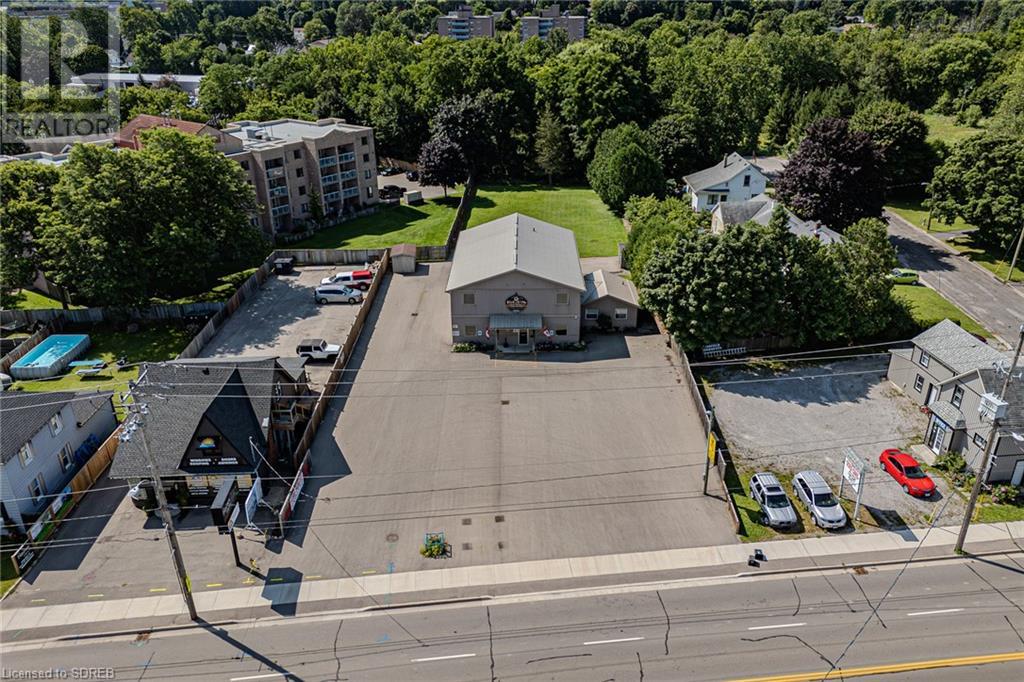 316 Queensway W Property Photo 1